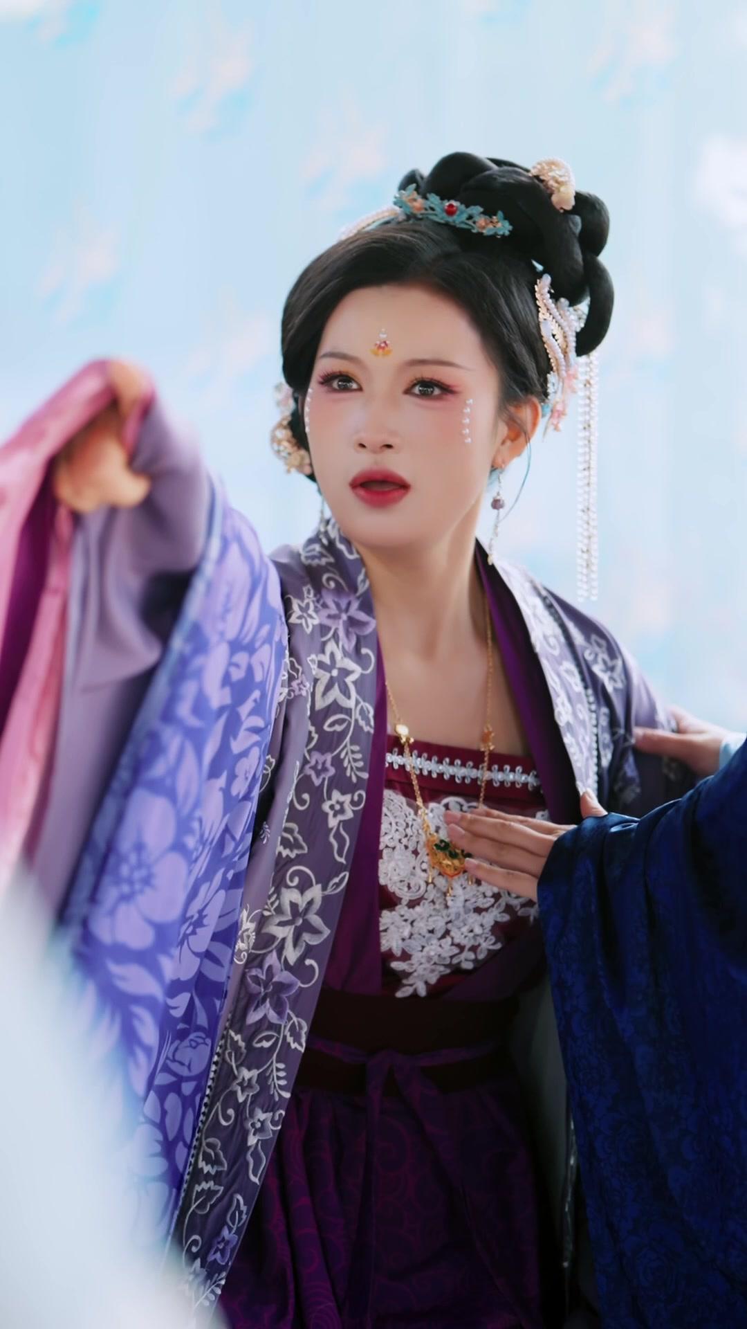  Putri Hoki Bikin Heboh Istana