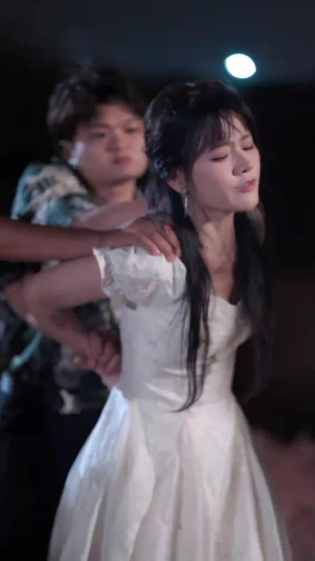 ขอคืนดีหรือ งั้นเชิญต่อคิว