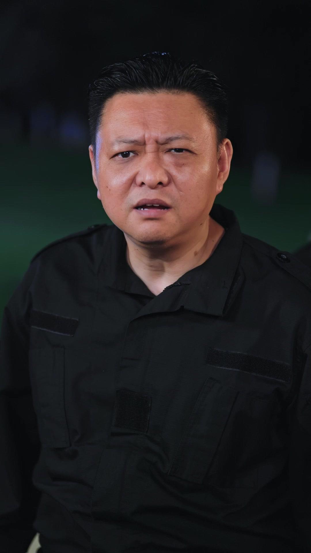 Sang Penyanyi Dibalik Topeng