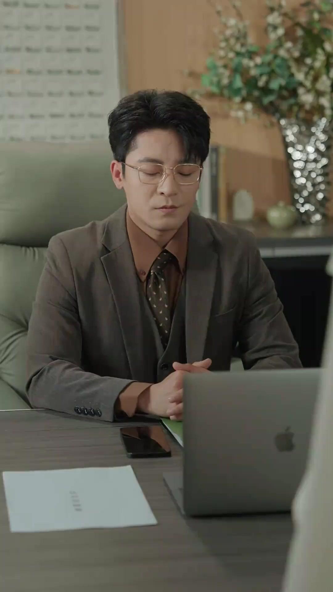 (Dublagem) Quem Me Deu Luz, Me Afogou no Escuro