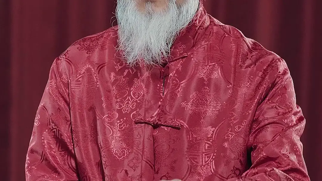 Pearls vs. Peonies: Power Play in Pastels