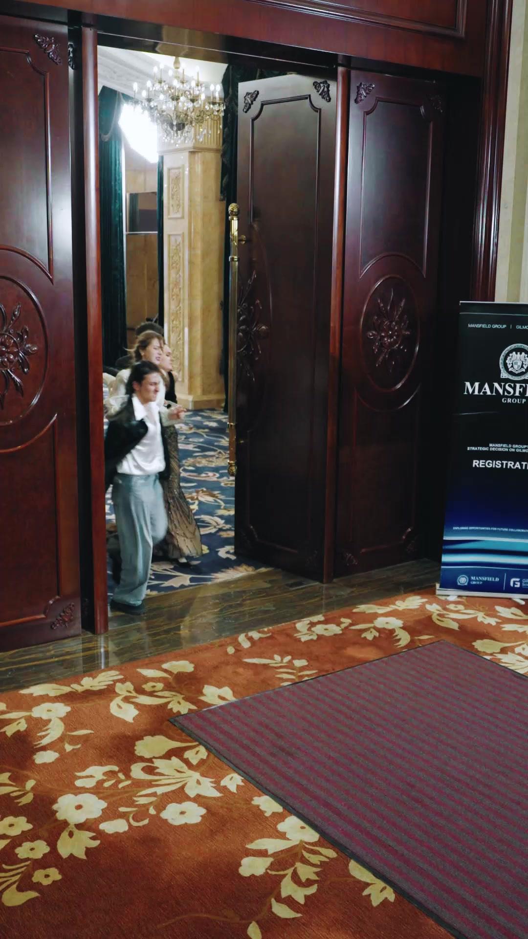 King Returns on Christmas Eve