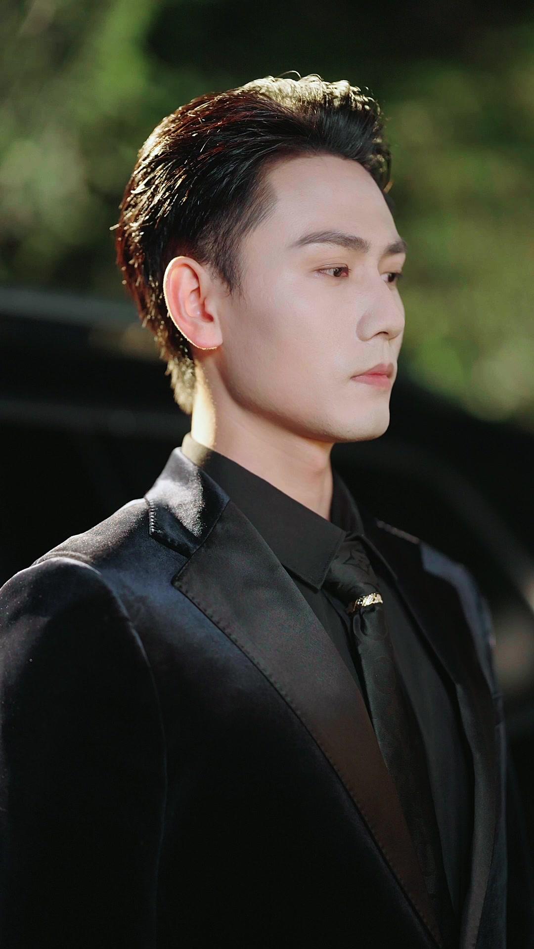 Help! My Reborn Queen Needs My Favor!