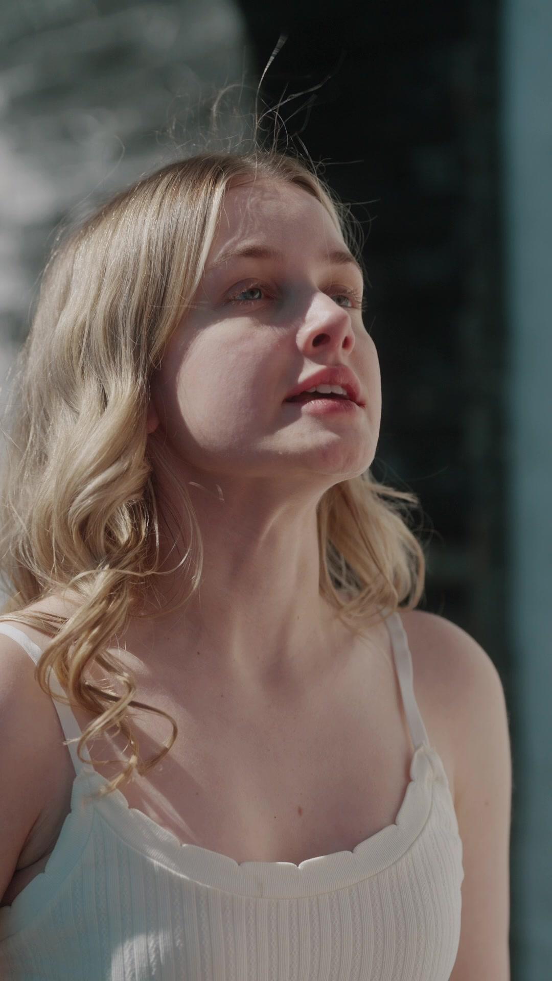 UNBEKANNT: CEO im Bett