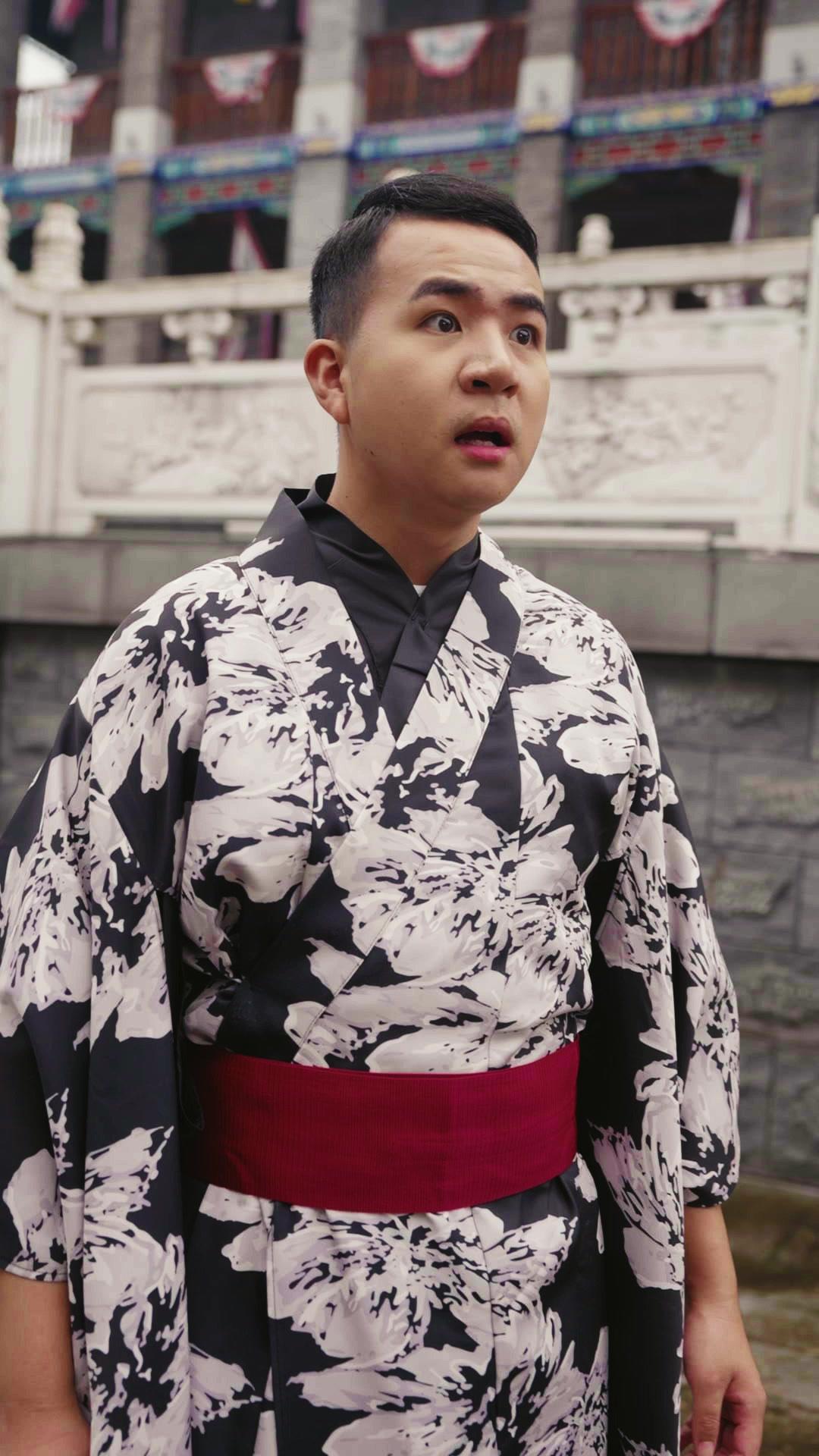 Alzo el filo del Este 