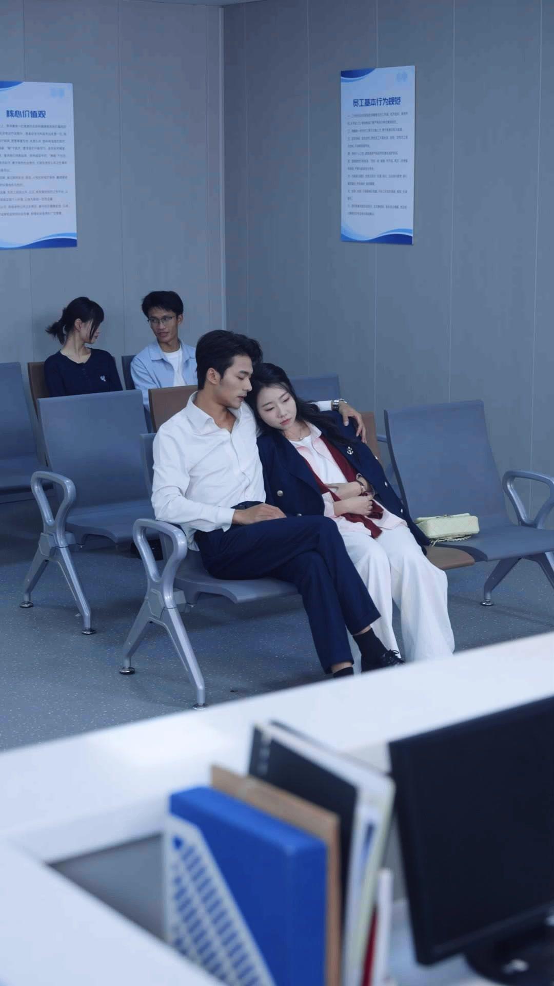 Wanita Misterius Bertopeng