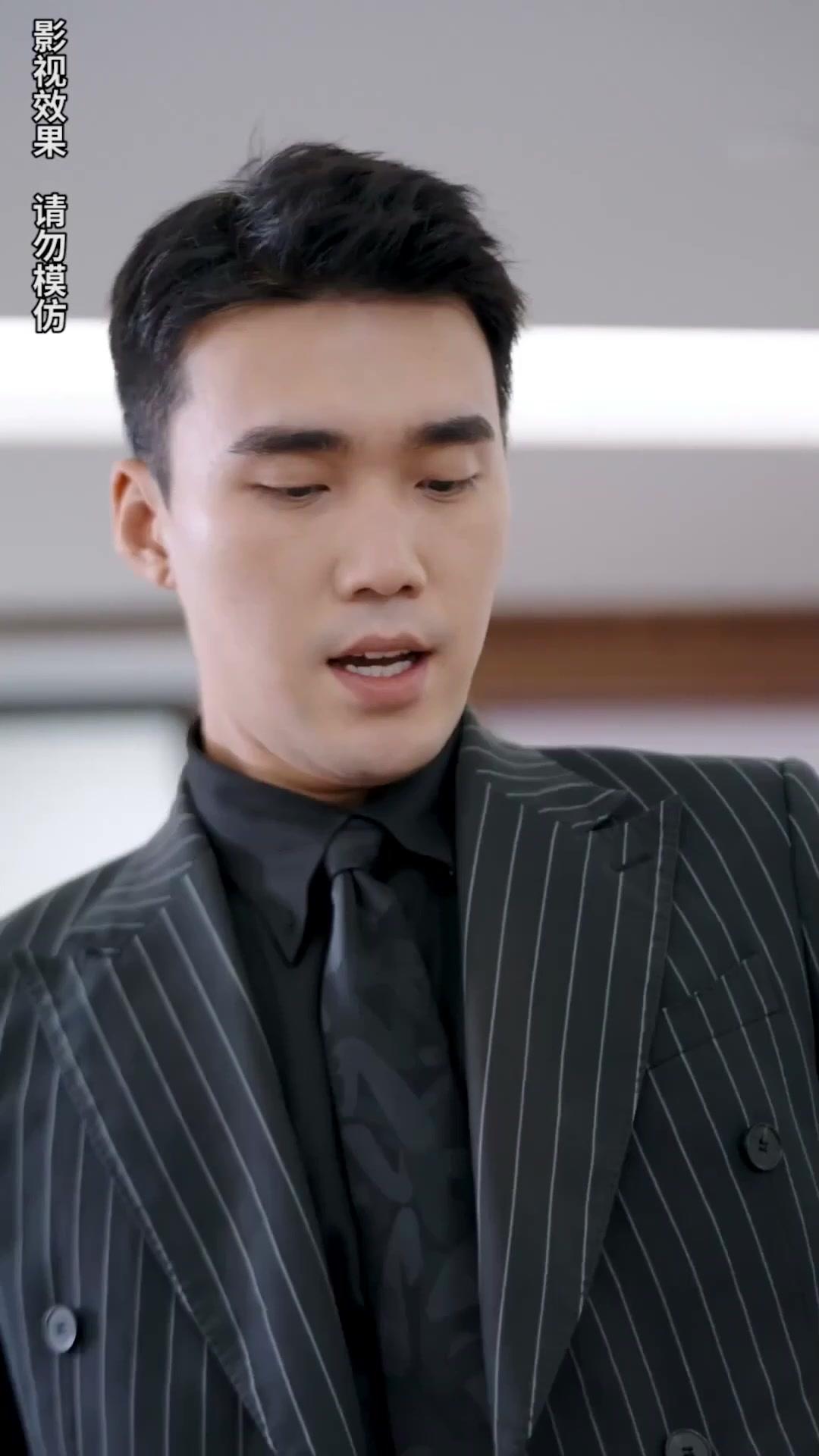 L'IDENTITÉ SECRÈTE DE MON MARI