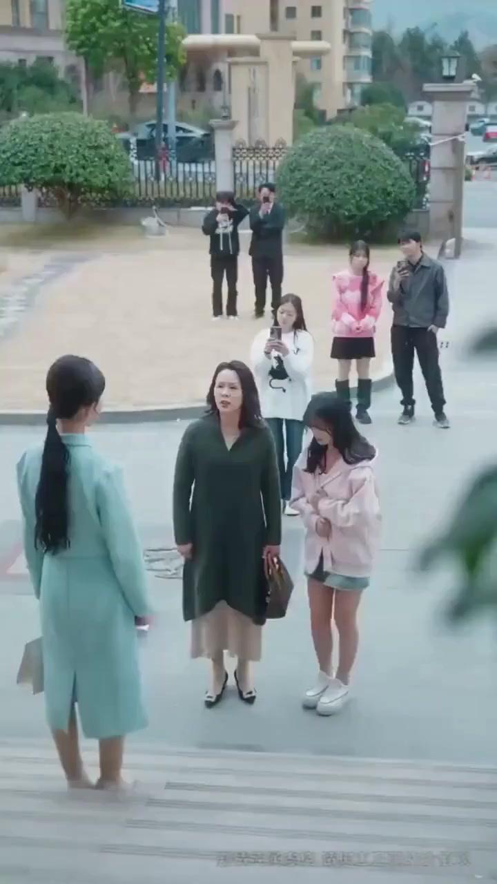 (พากย์เสียง) จากเหยื่อ สู่ผู้คุมเกม