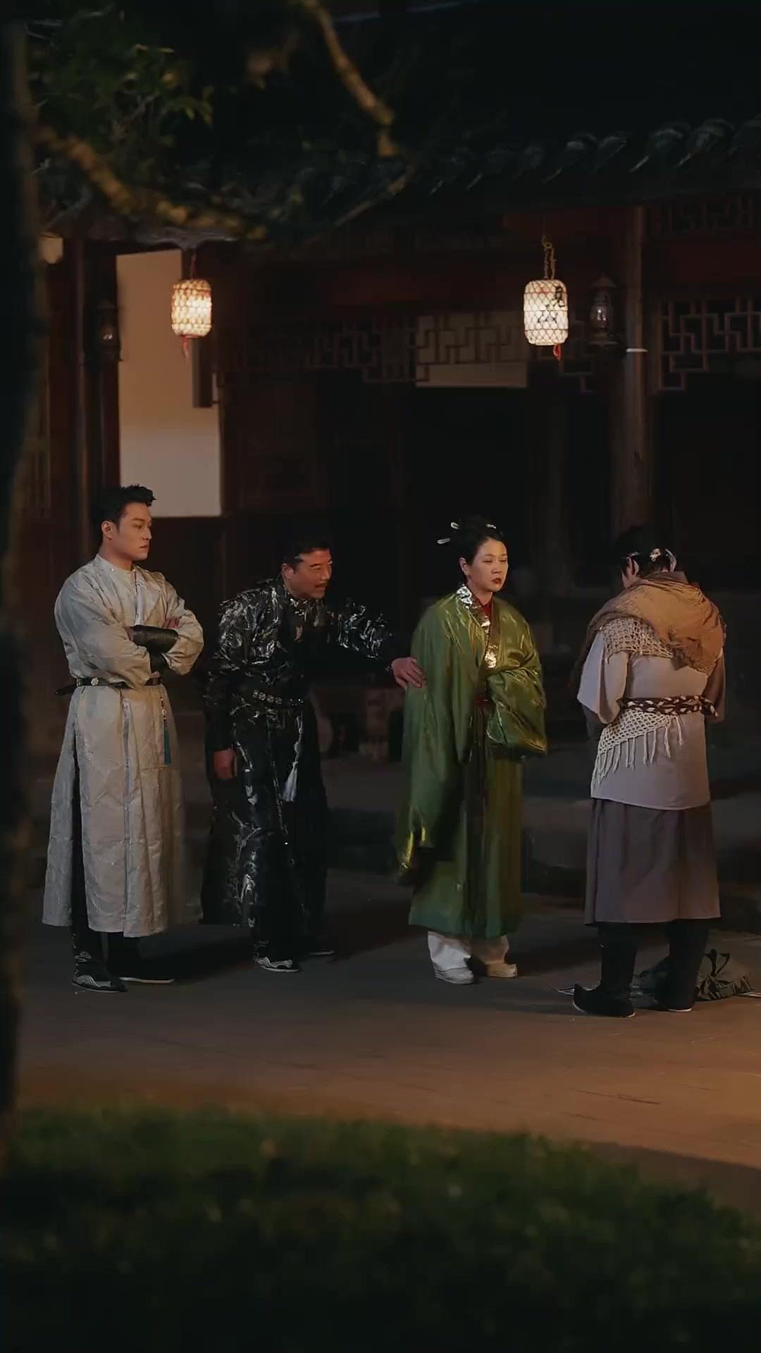 IL VEND DES BD, IL DOMINE LE MONDE