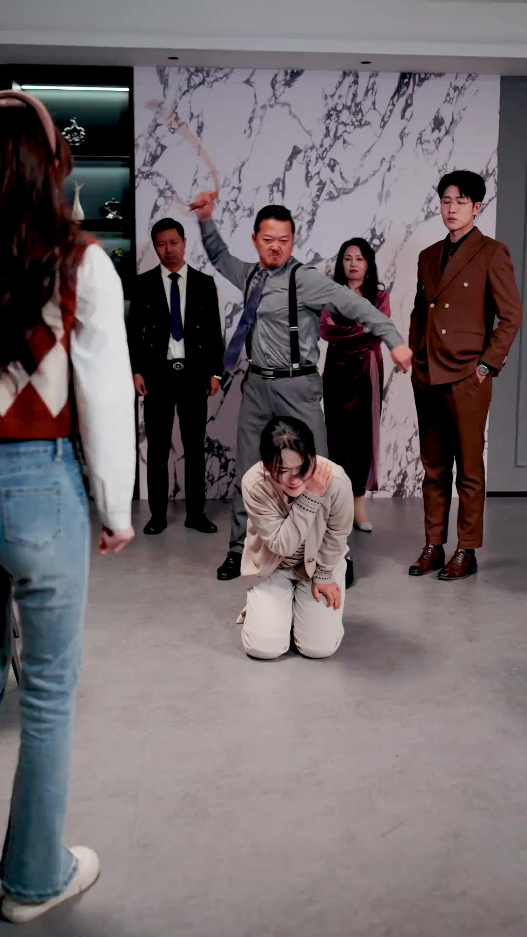 (Dublagem)Derruba a família do descarado com minha sogra