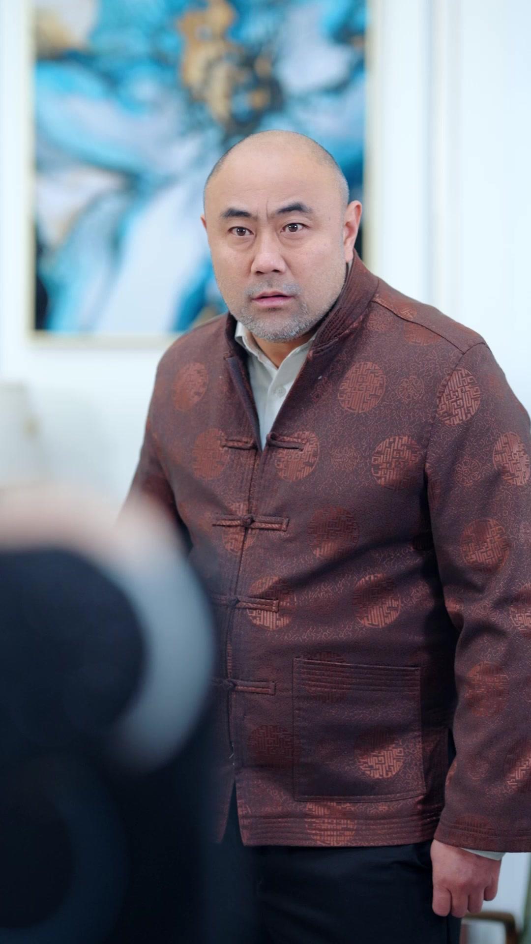 FAUSSE ET VRAIE, MAIN DANS LA MAIN