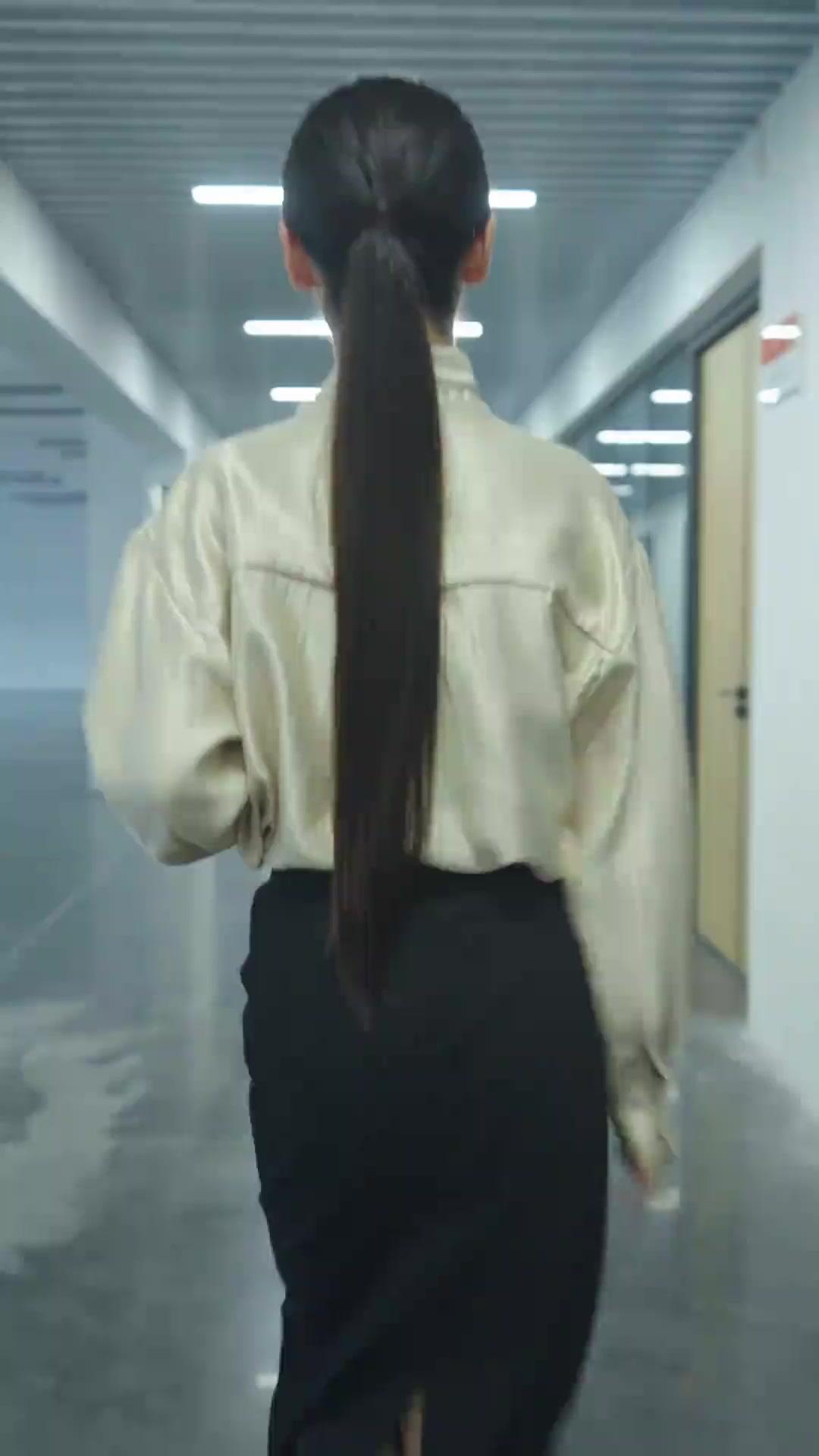 Guruku Cantik dan Berbahaya