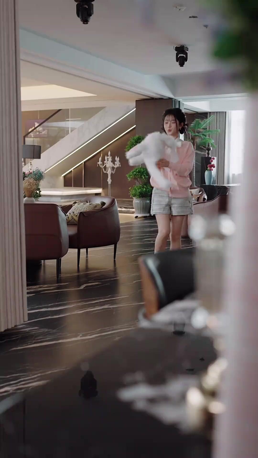 Help! My Reborn Queen Needs My Favor!