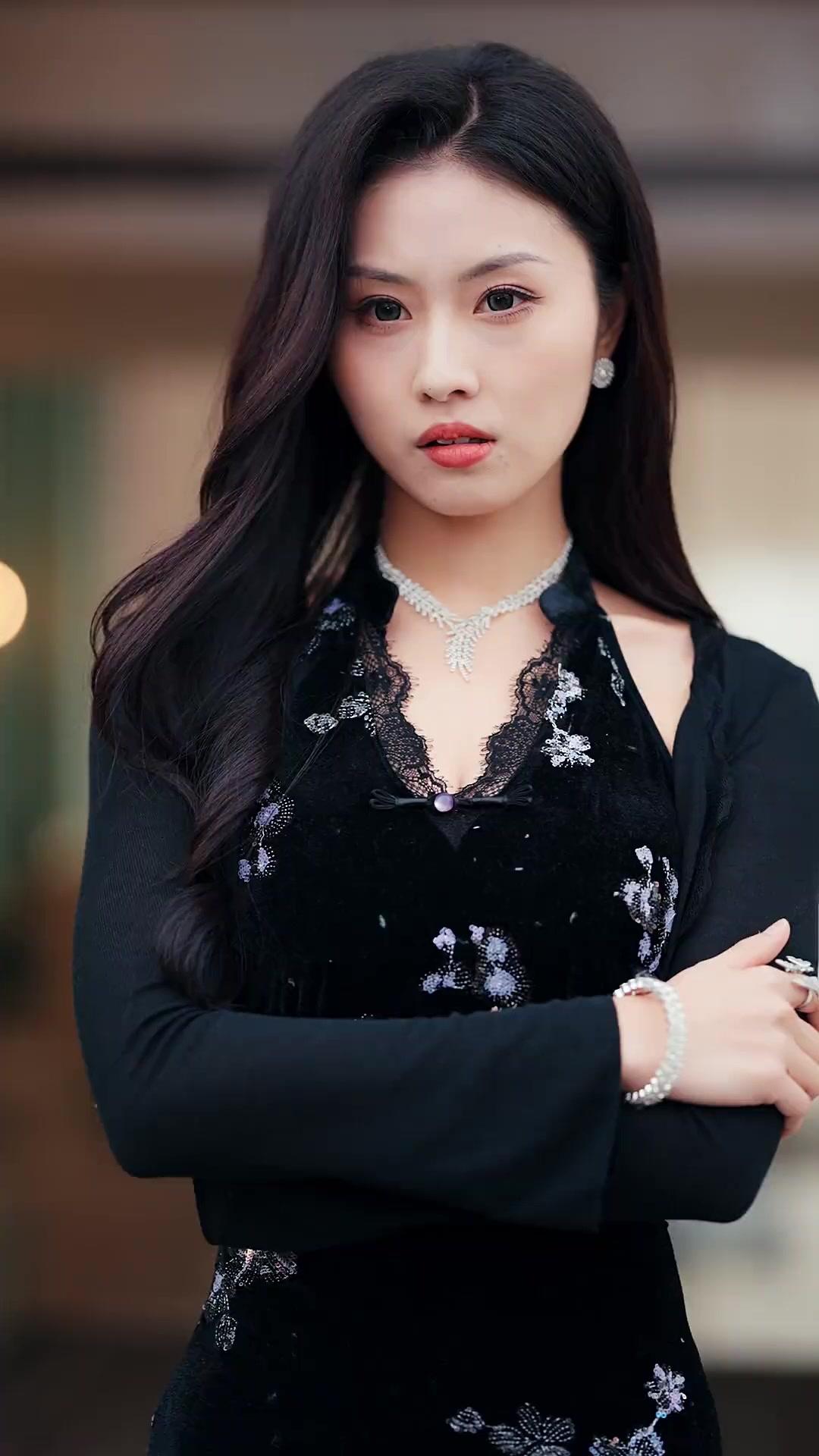 Careful! My Fiancé Has X-Ray Eyes! 