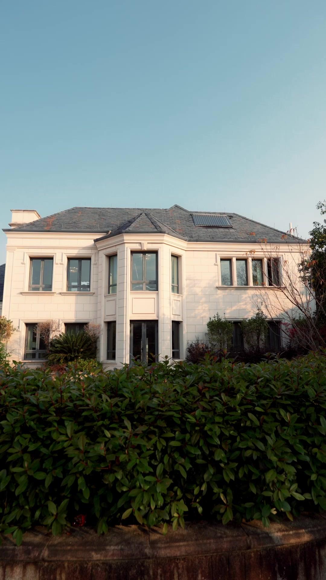 Prigioniera, Moglie, Madre