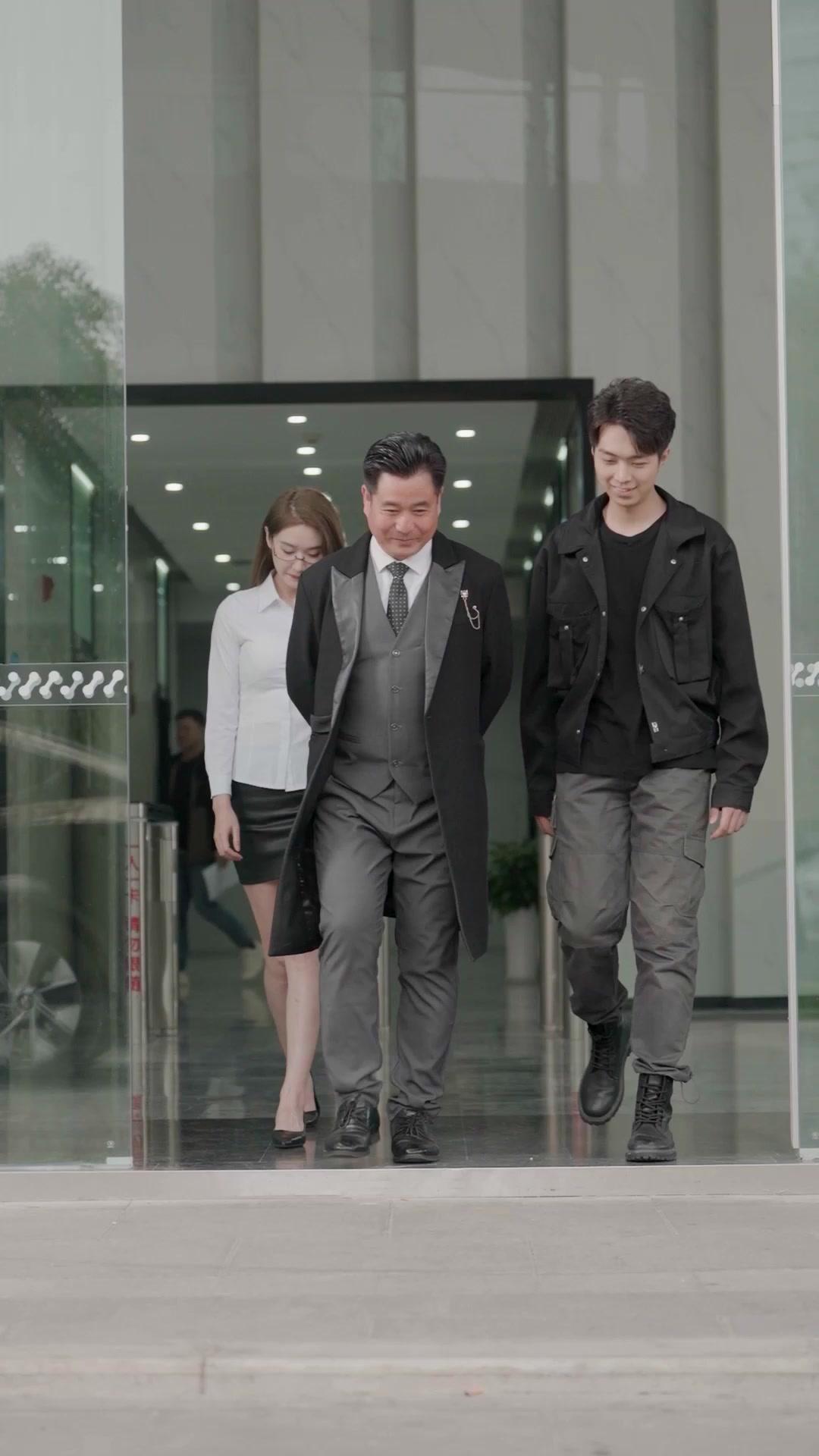 LE VRAI ET LE FAUX HÉRITIER MILLIARDAIRE