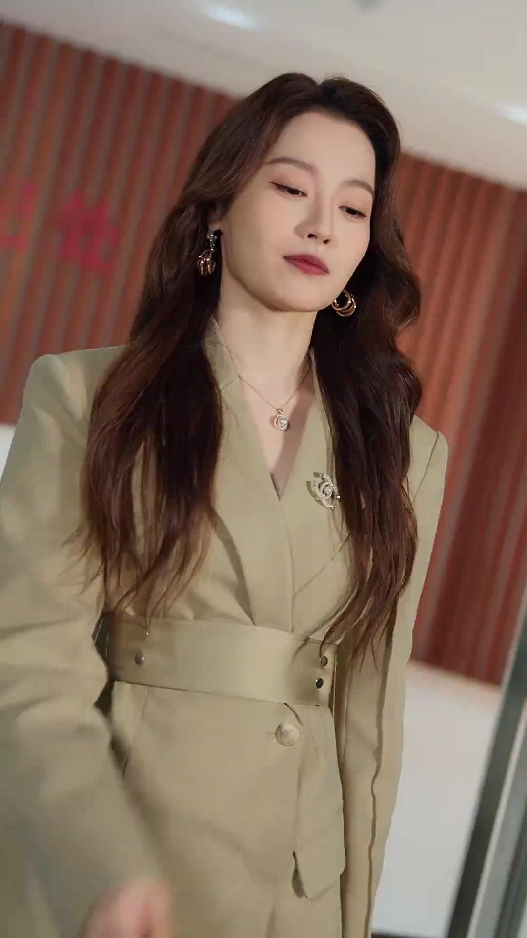 (더빙)차인 그날, 여대표님과 결혼했다