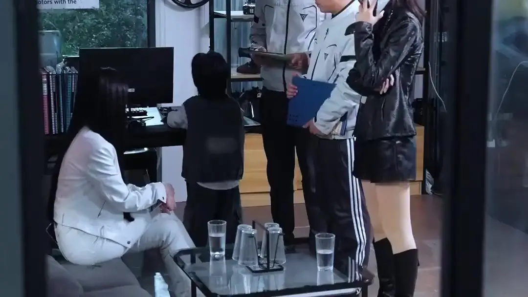 (مدبلج) سائق الشاحنات، أقوى مما تتخيل: عندما يتحول الابن إلى بطل في لحظة واحدة