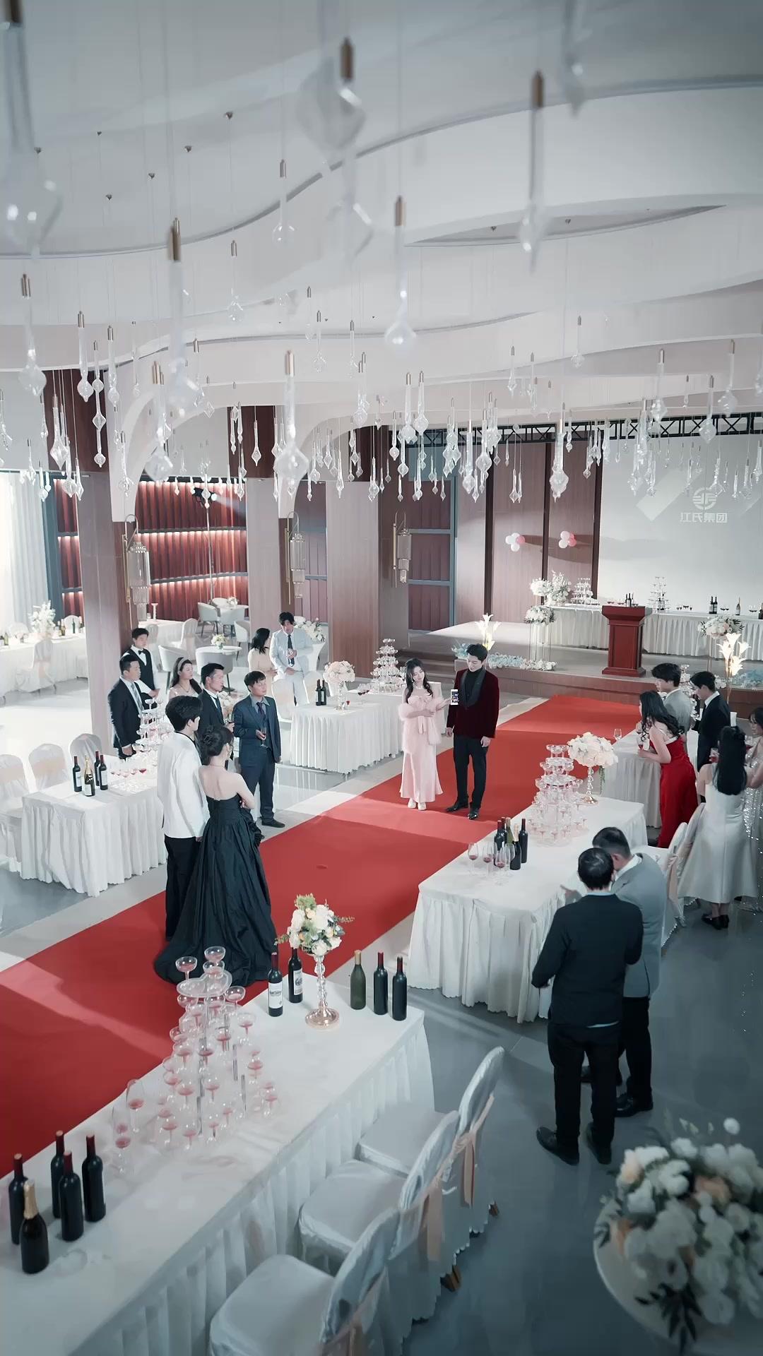 LA CONSEILLÈRE PIQUANTE