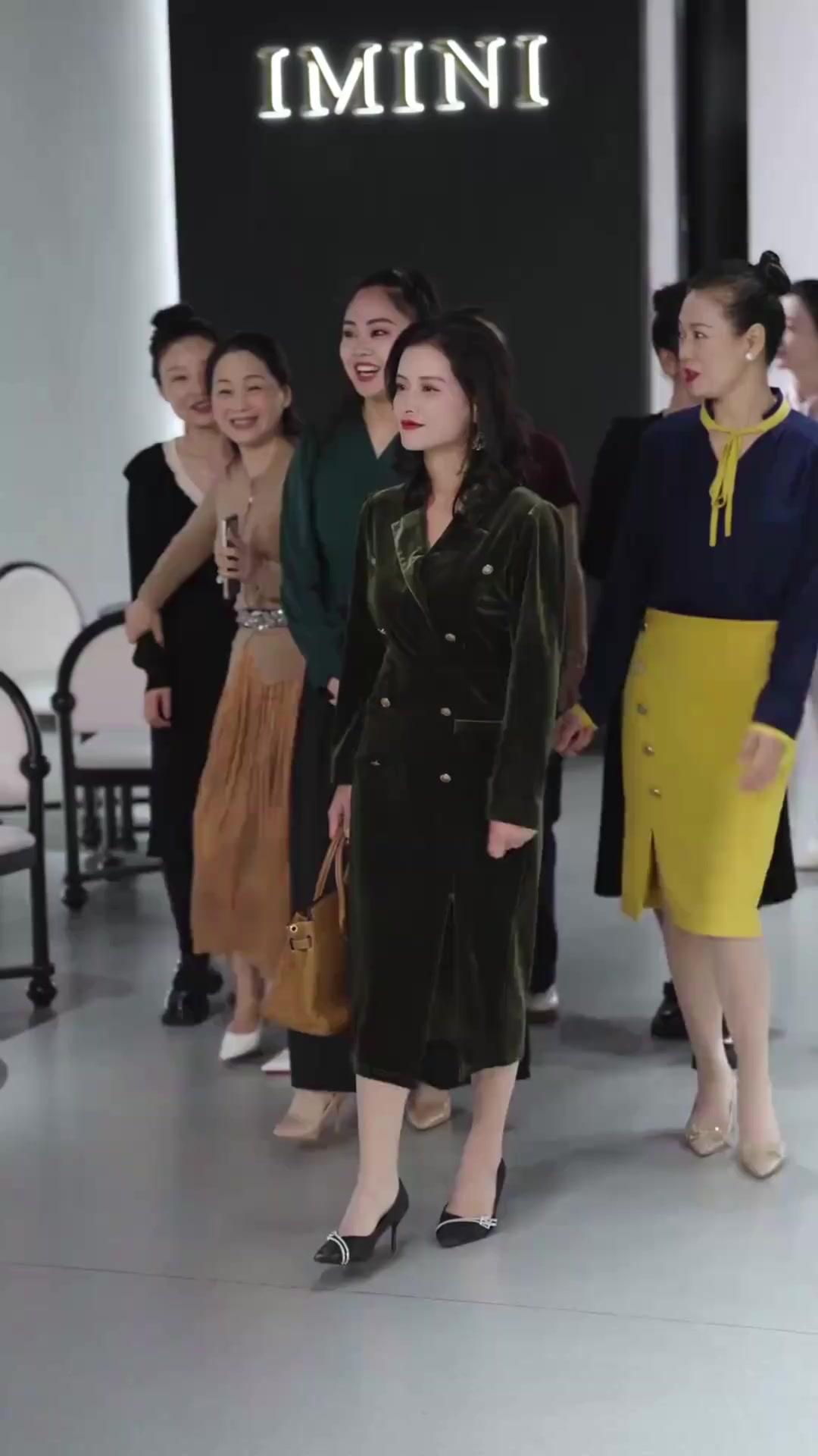 Madame nimmt die Maske ab!