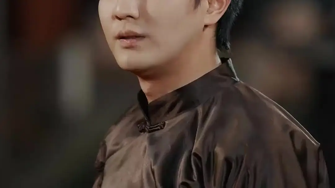 (Dublagem) Ascensão do Guerreiro: O Desafio da Honra em um Salão de Madeira