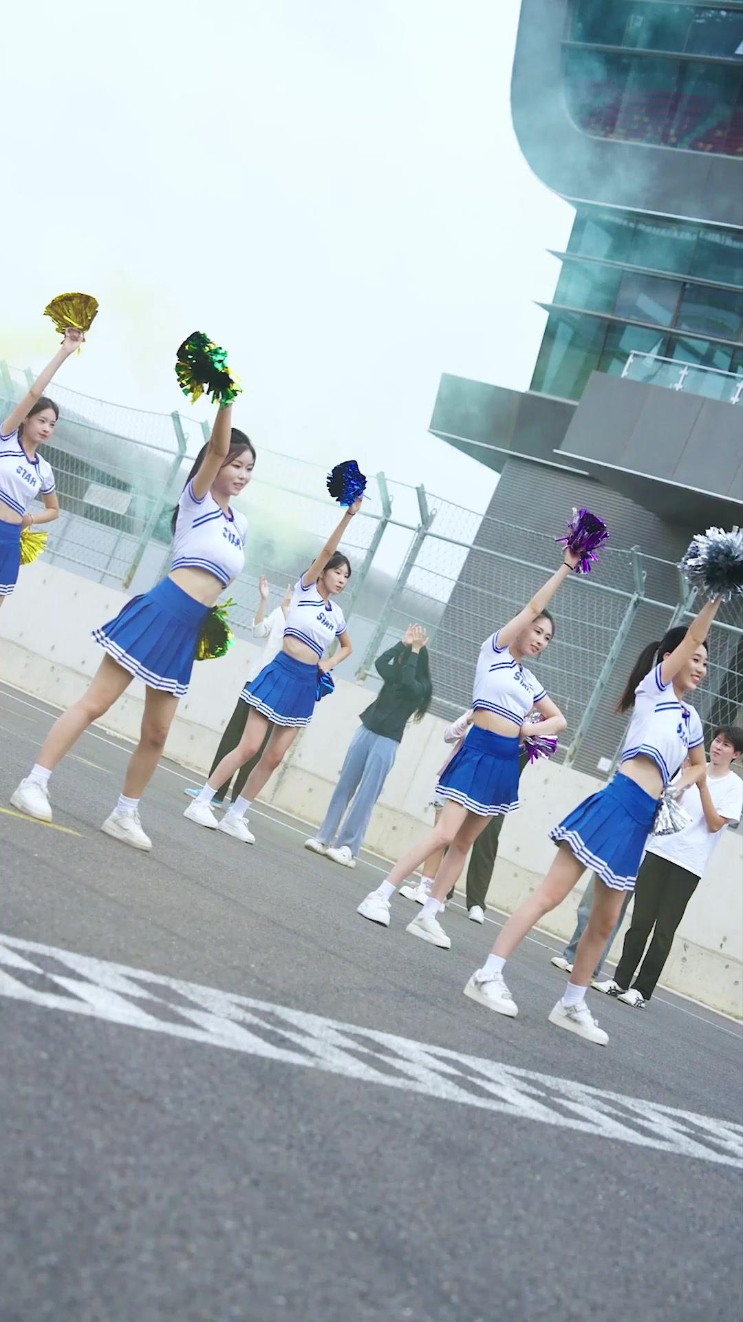 Kidding? That Washer Guy's a Racing PRO!  