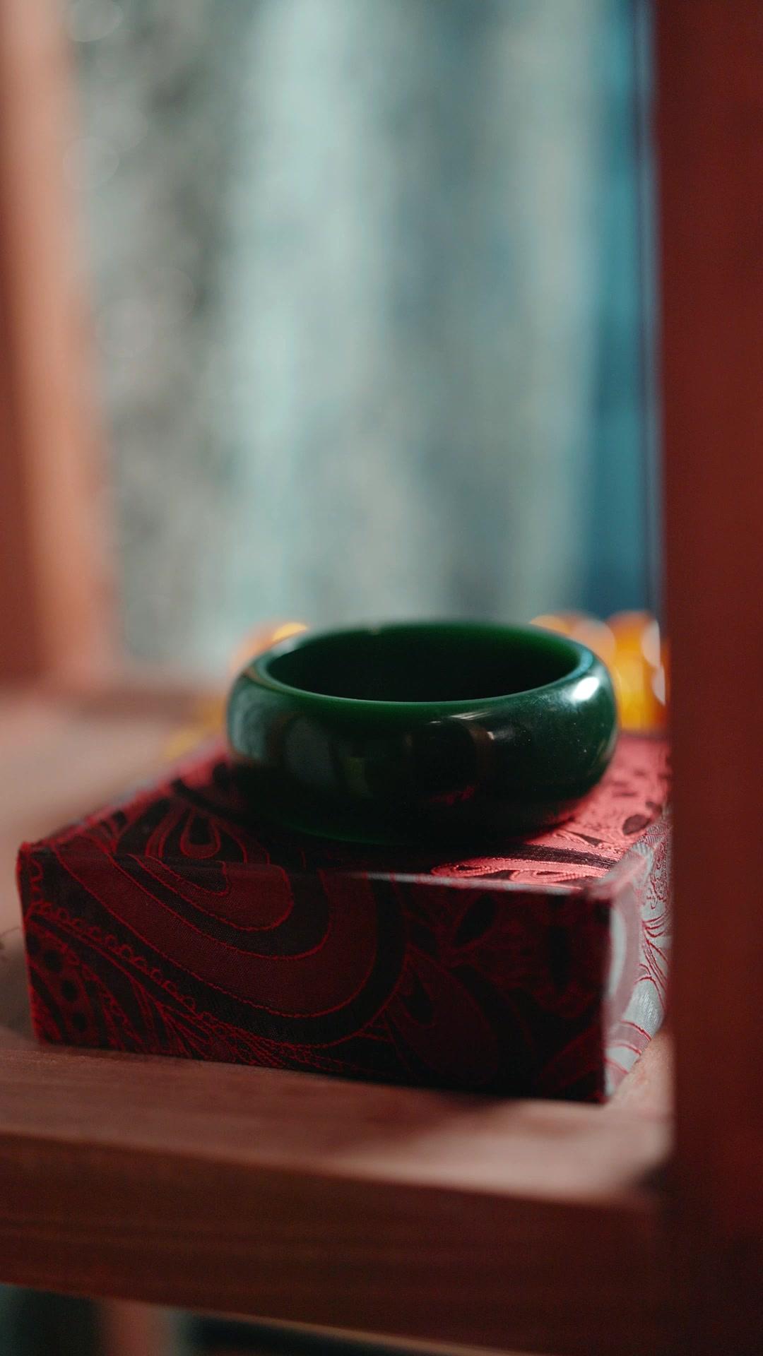 Time Travel: Her Majesty’s MVP!