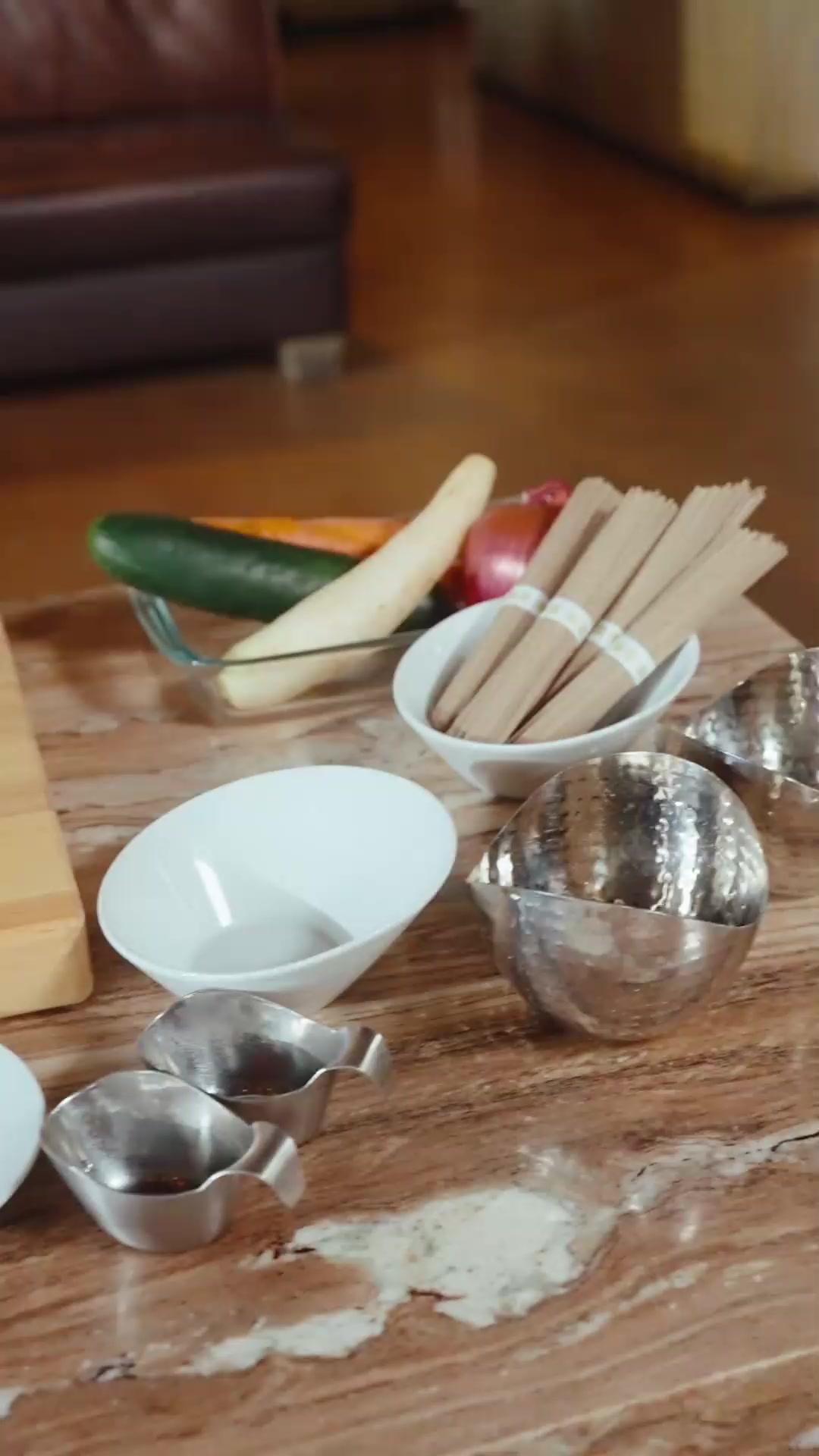 (مدبلج) حين يعيدنا الطهي إلى الحب