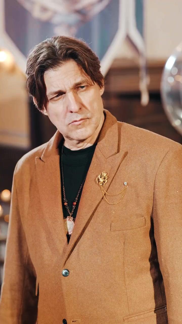 Rey lobo oculto: un híbrido perdedor