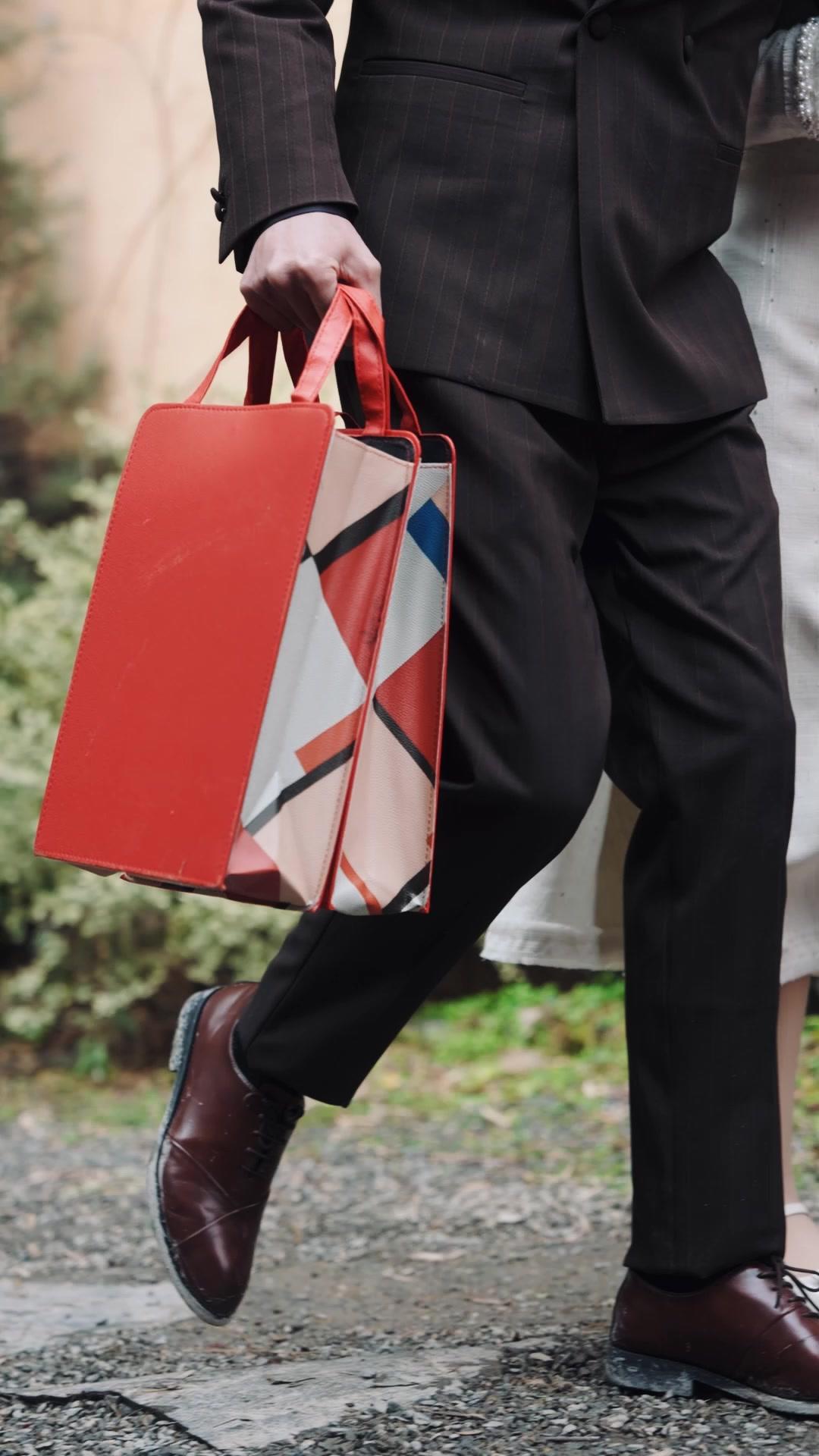 Mr. Rented, Mr. Right