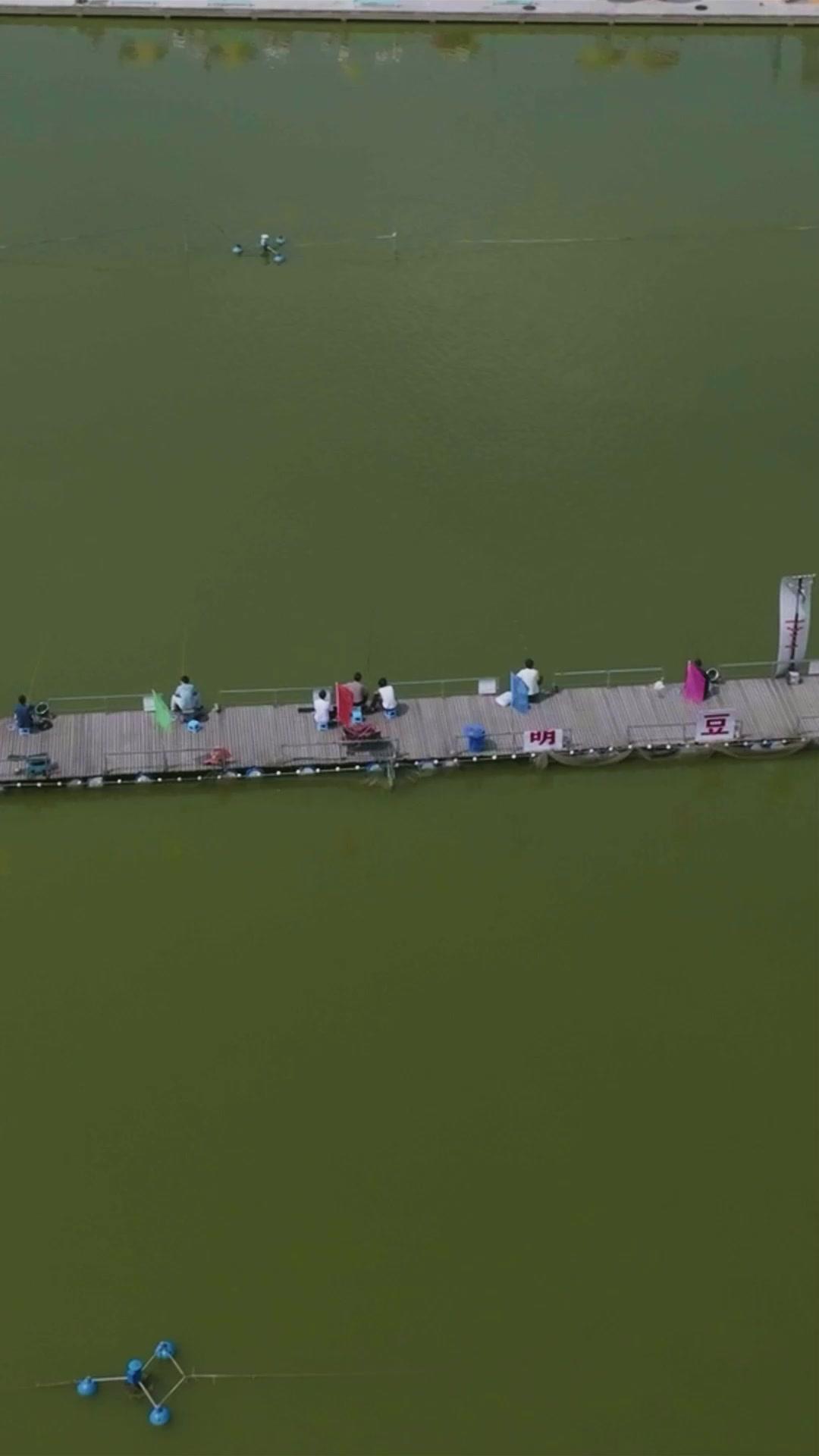 العودة إلى التسعينيات كشاب وسيم