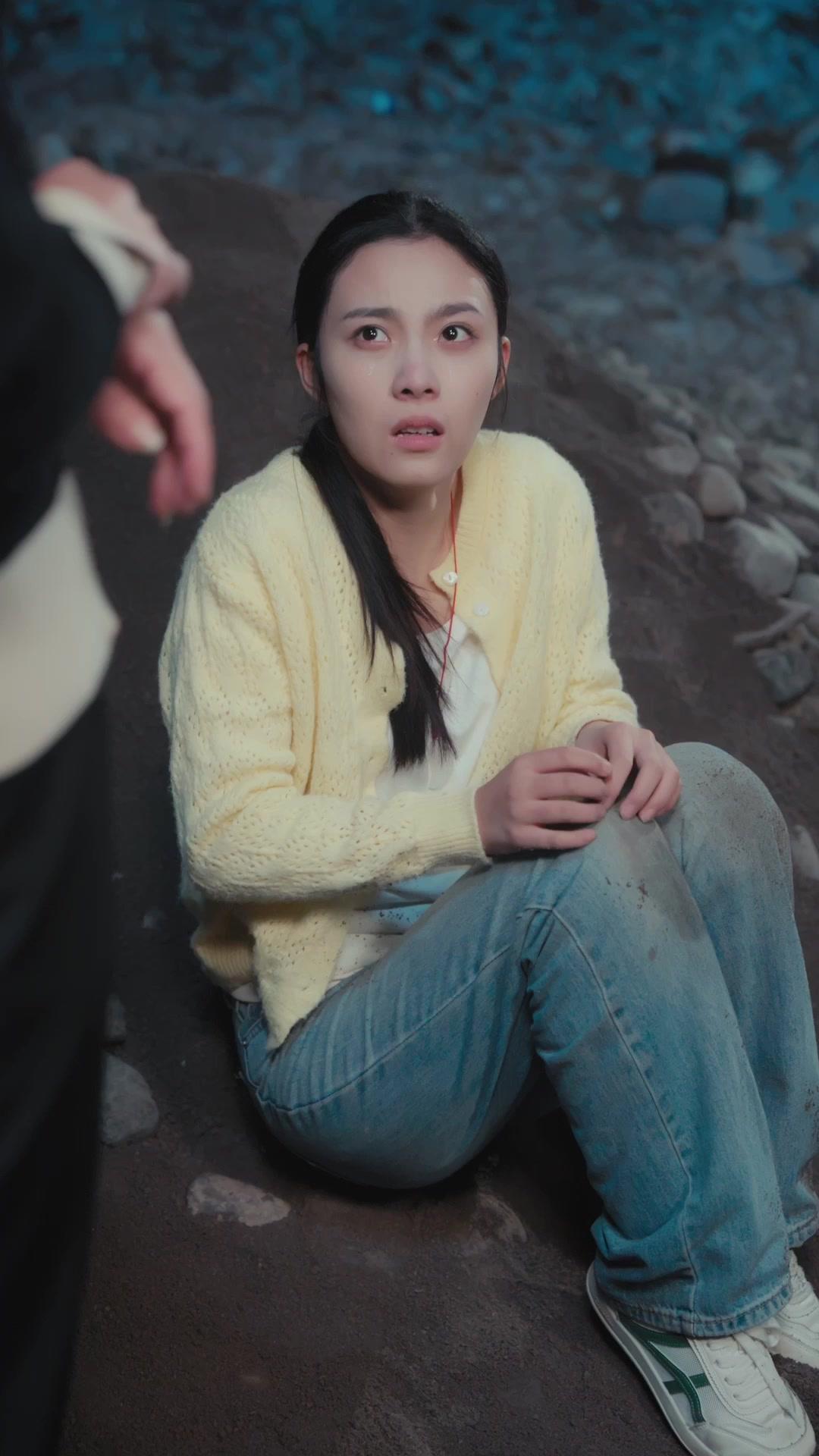 산을 넘어 희망을 찾는 소녀