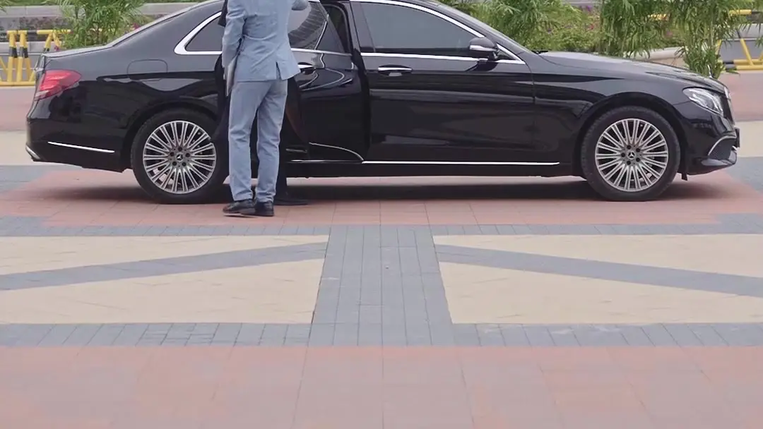 Cinderella's Sweet Revenge: When the Driver Knows More Than the Prince