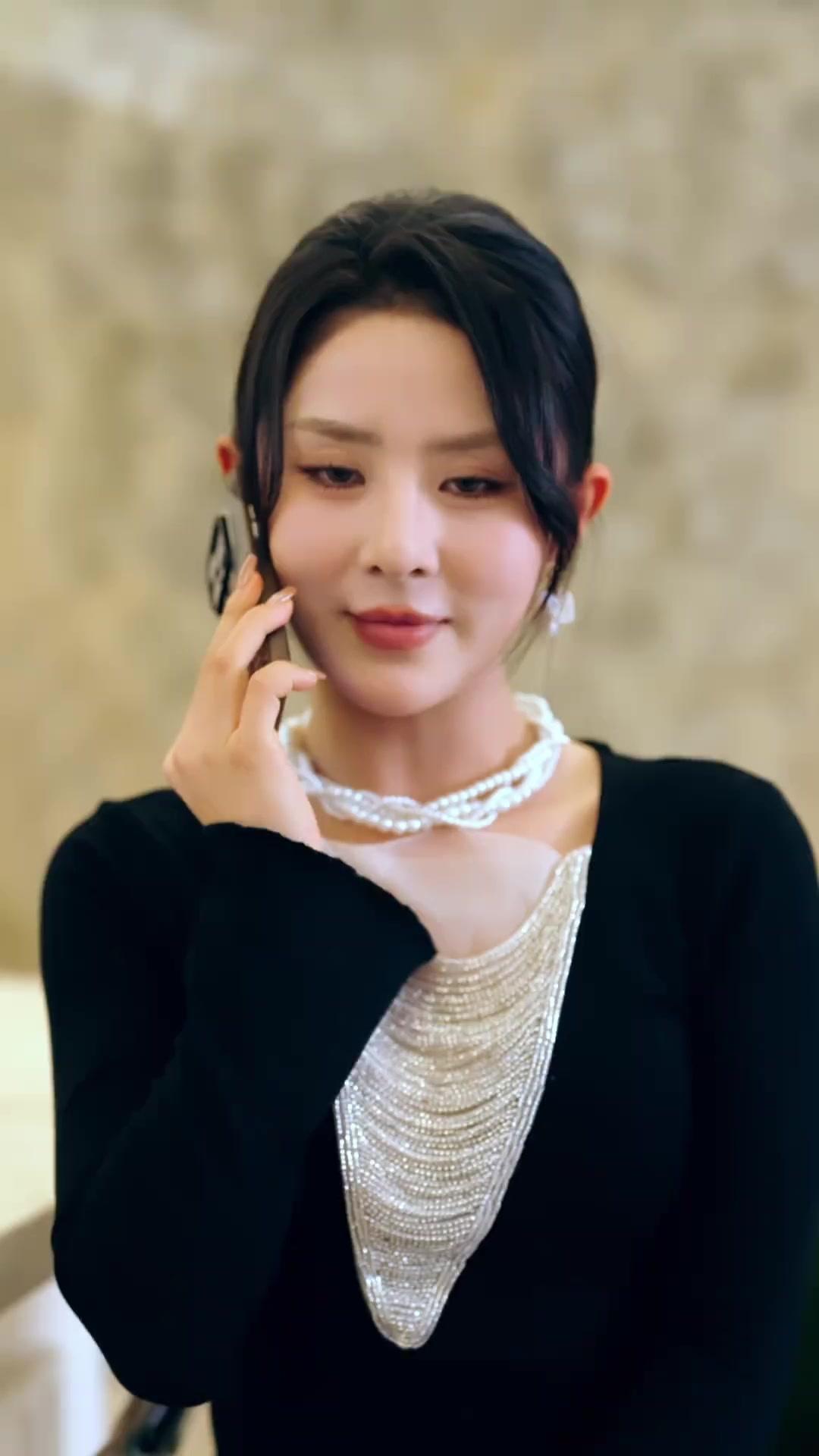 Hey! I Was Their Savior, Not Their Maid!