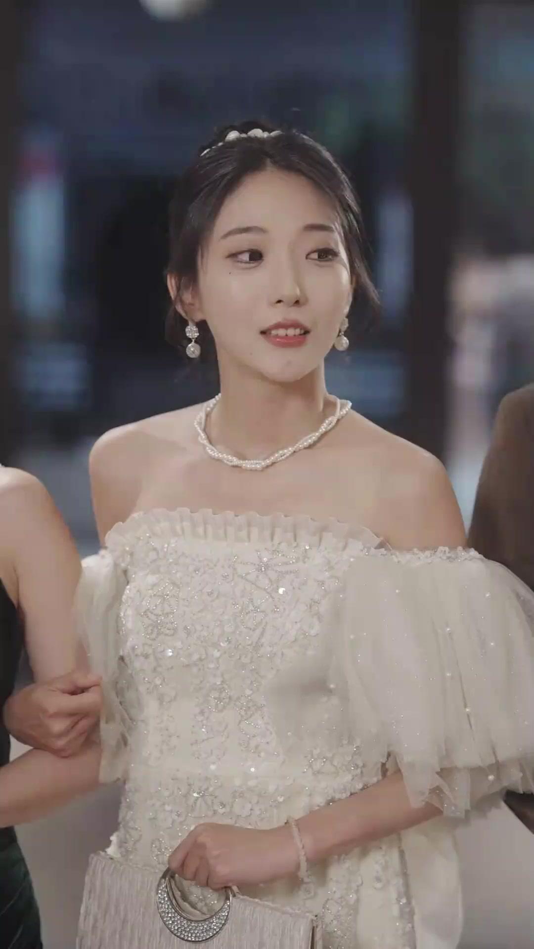 (Doblado) ¿La sustituya de quién?