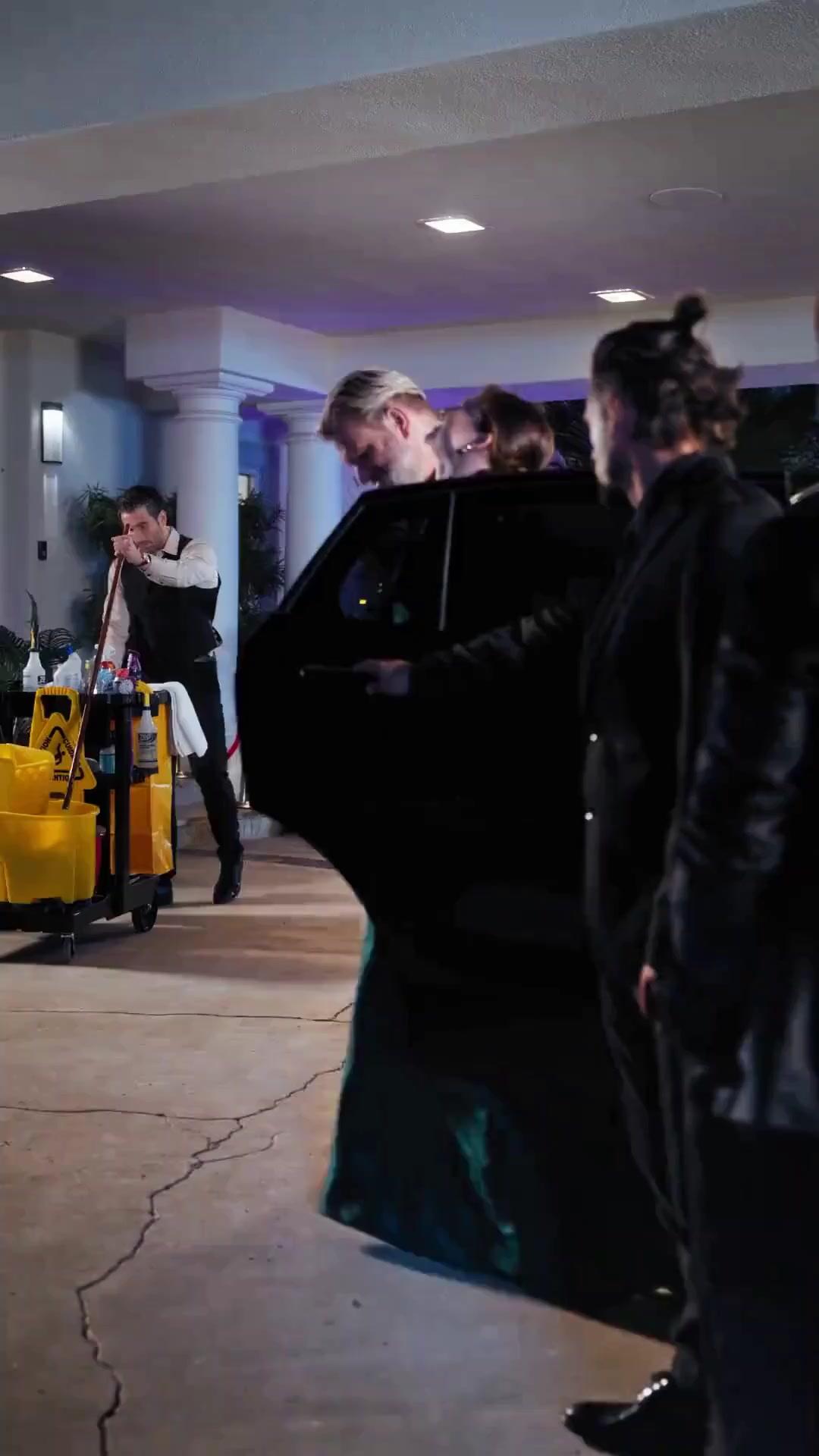 (Synchro) Mein Hausmeister-Vater ist der Endboss