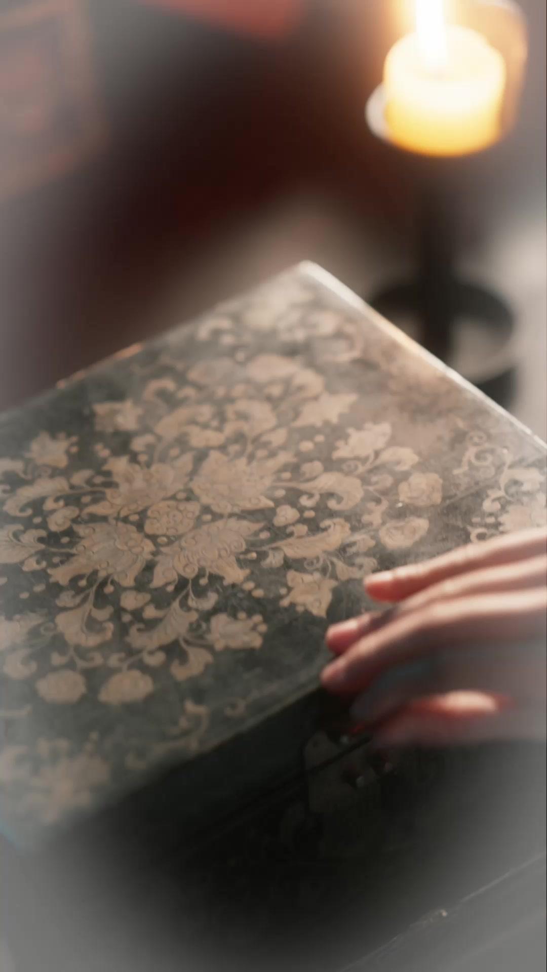 Istri Asli dan Palsu Sang Komandan