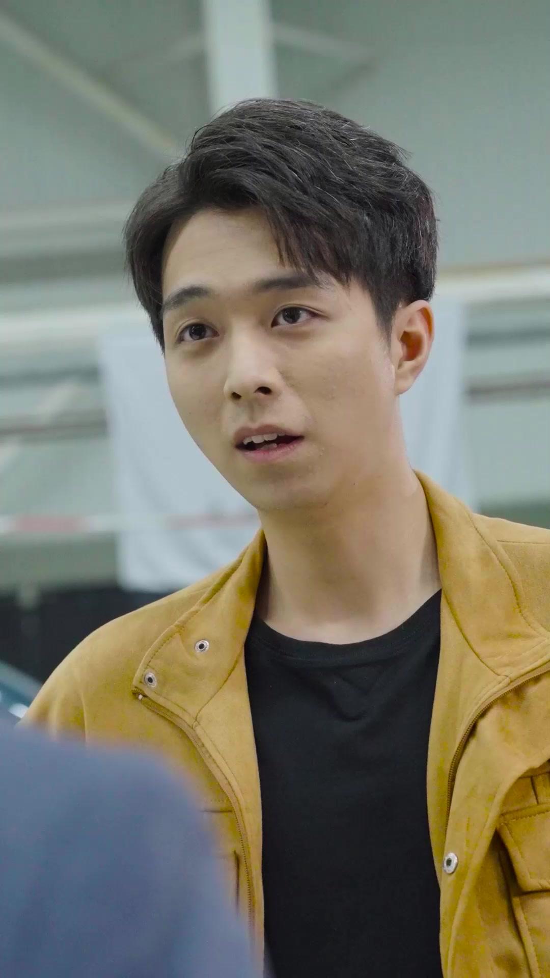 Il vero e falso giovane signore della famiglia miliardaria