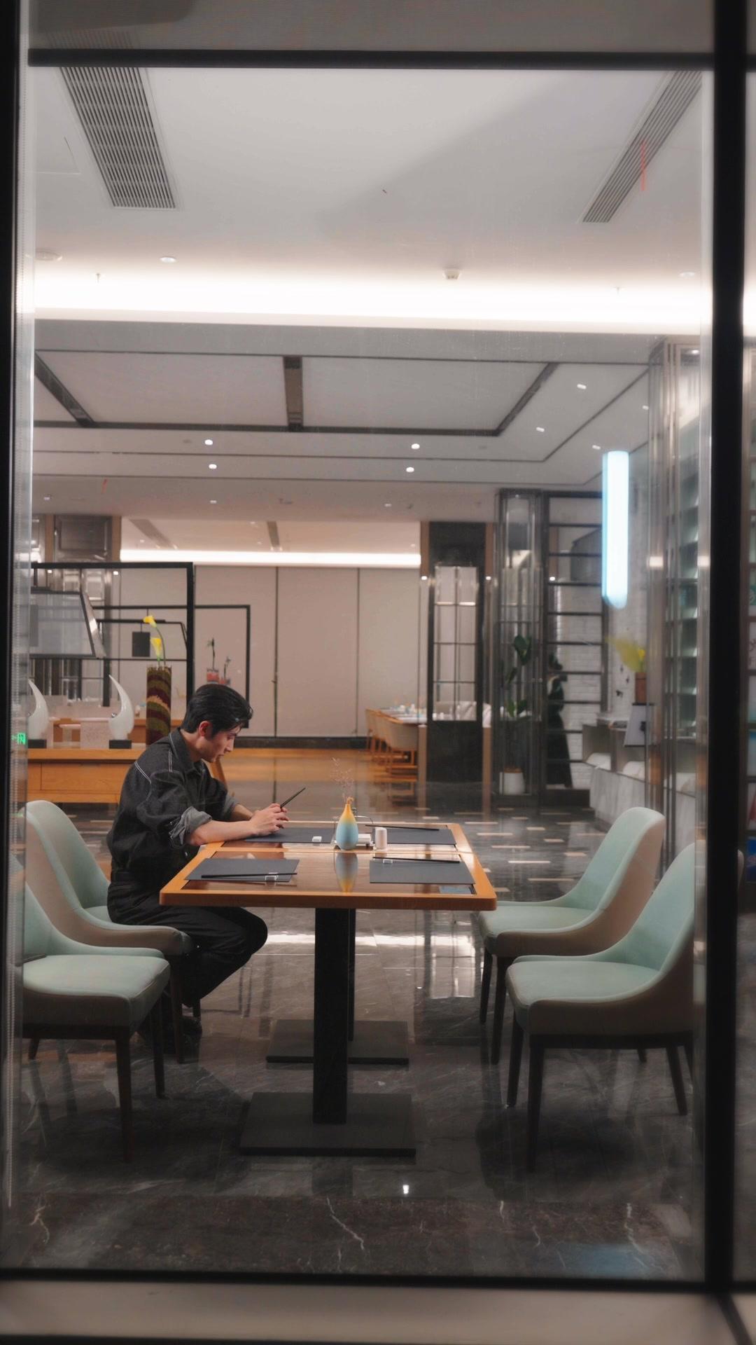 MON LIVREUR EST UN PDG MILLIARDAIRE !