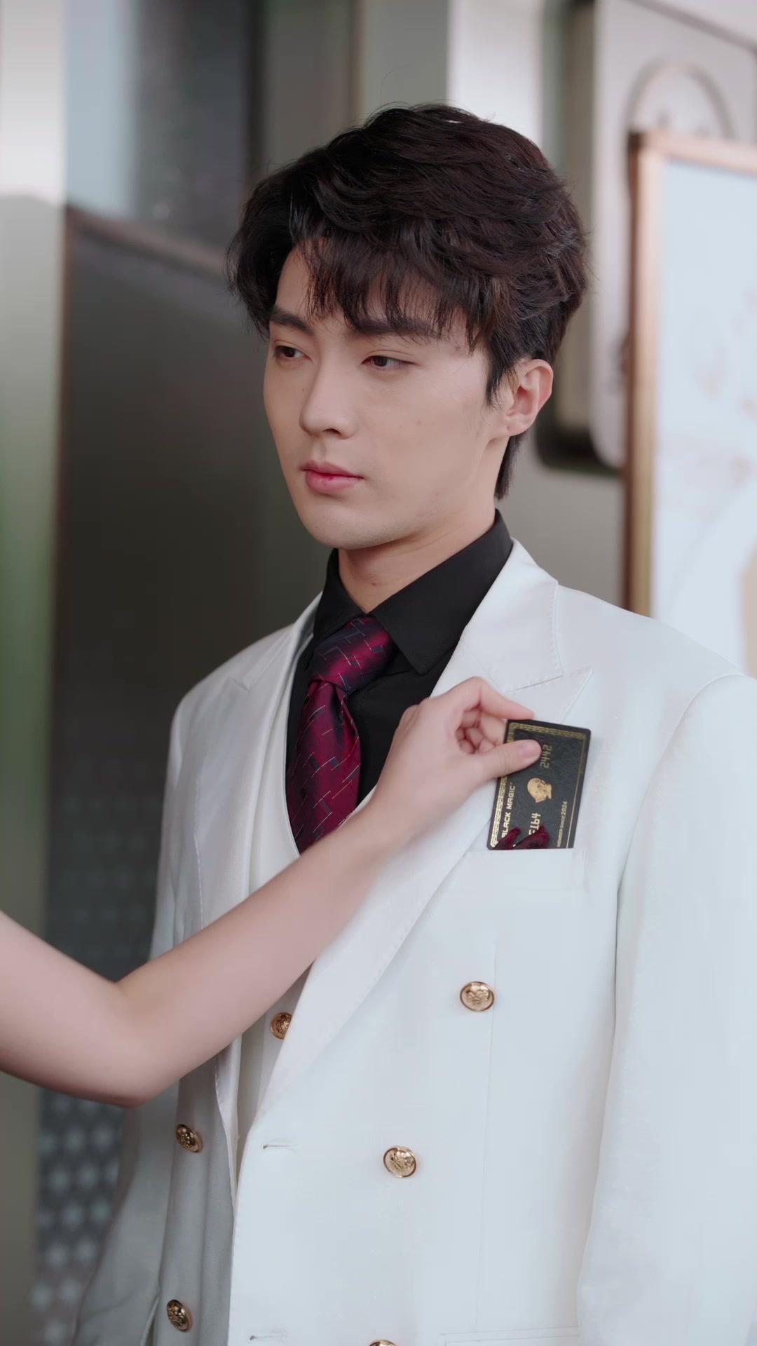 NOÉMIE, SA PRINCESSE VOLÉE