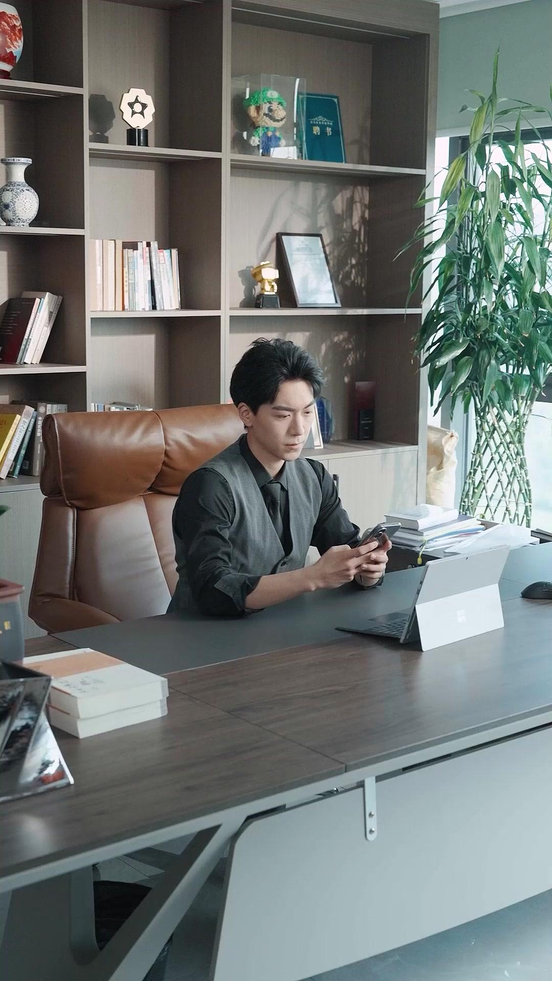 Blitzhochzeit mit der süßen Bossin