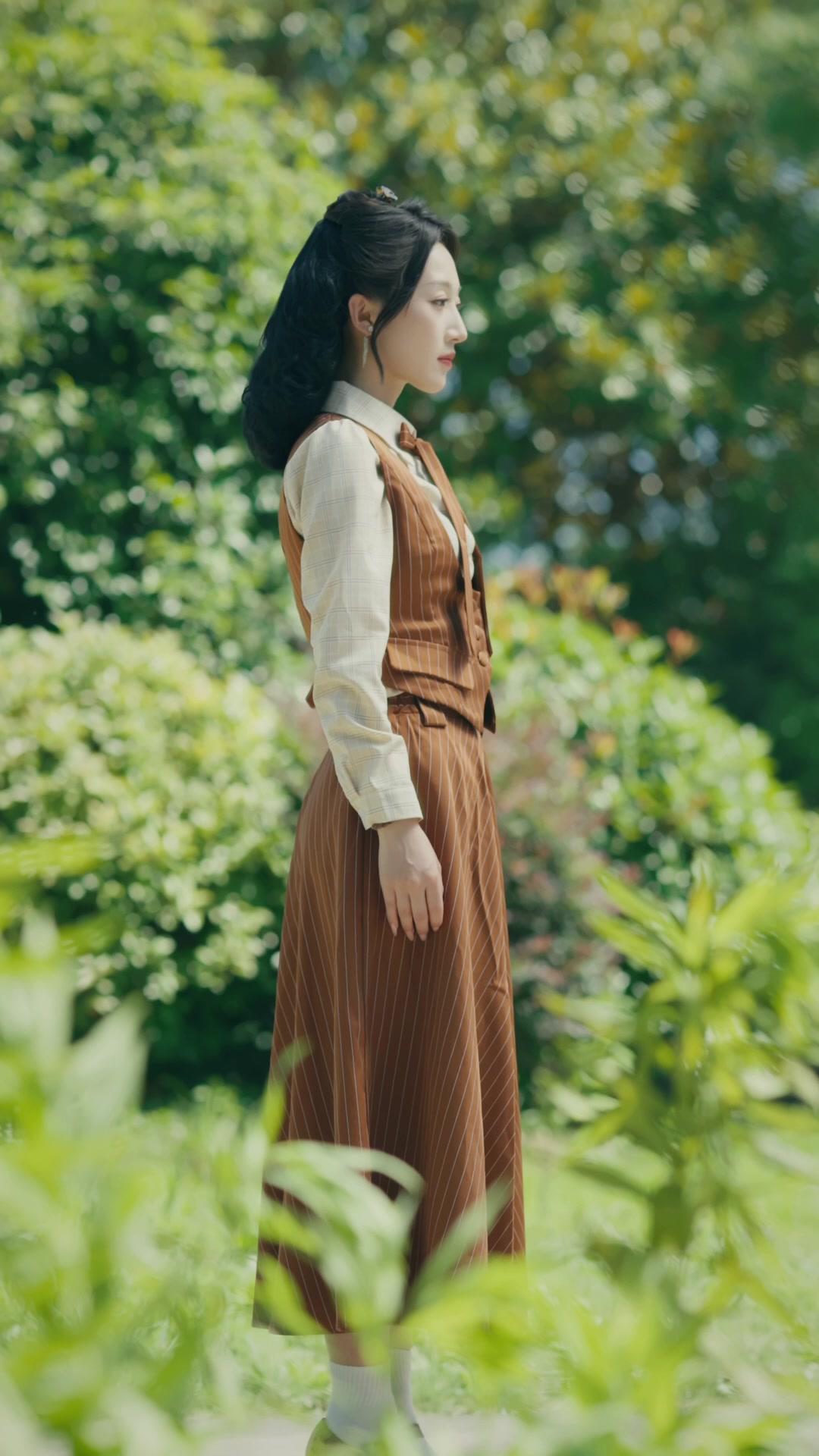 Komandan, Putrimu Tukang Sepatu