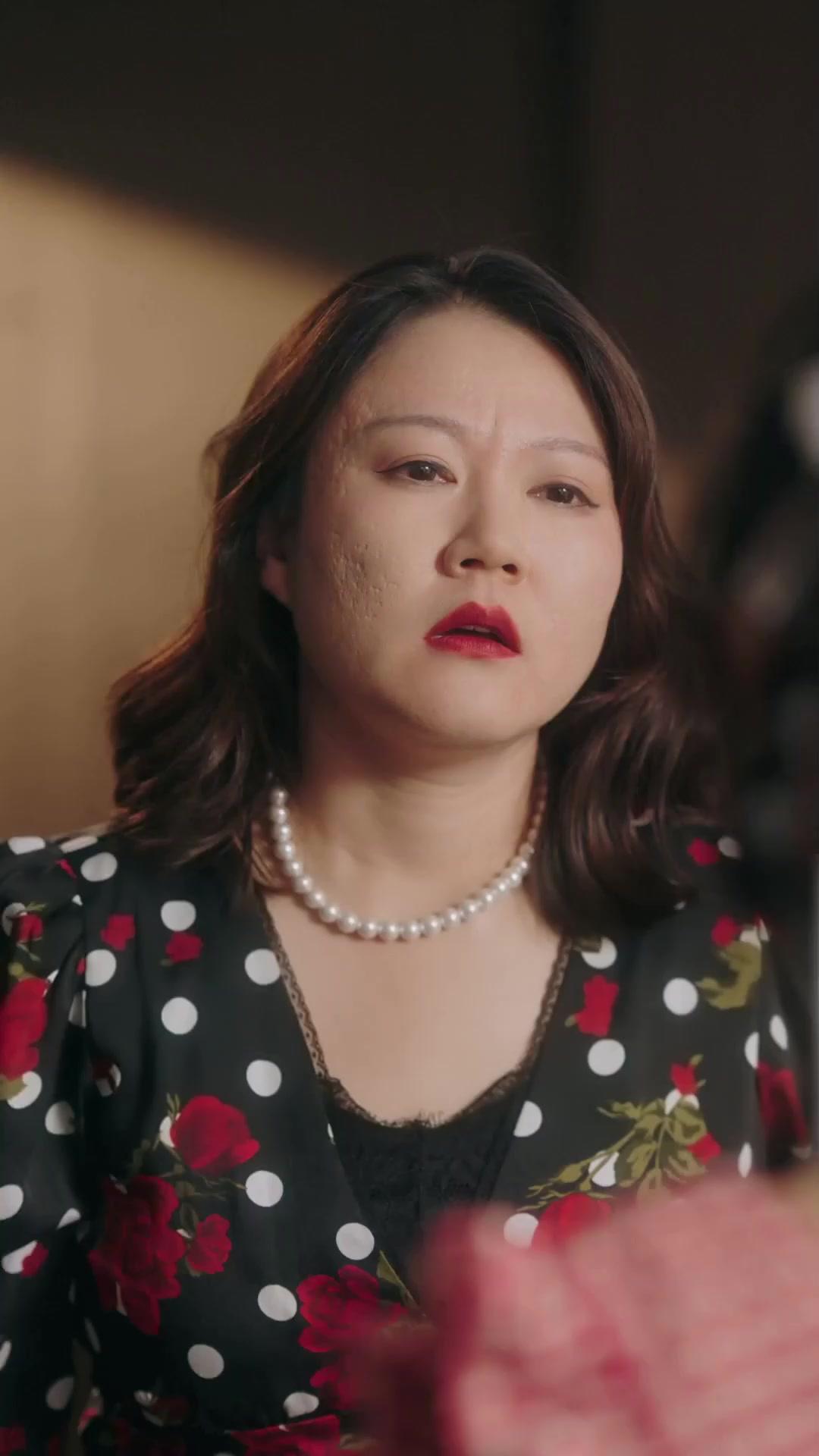 TRAQUÉES PAR L'AMOUR