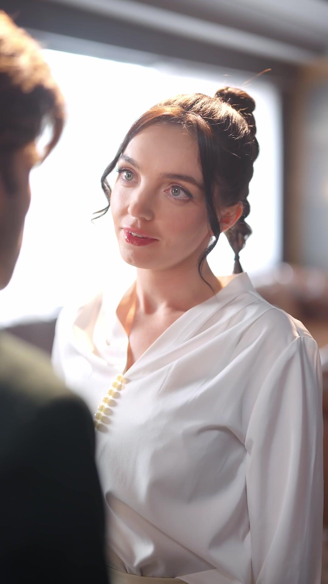 JEU DE DENTELLE AVEC LE PDG