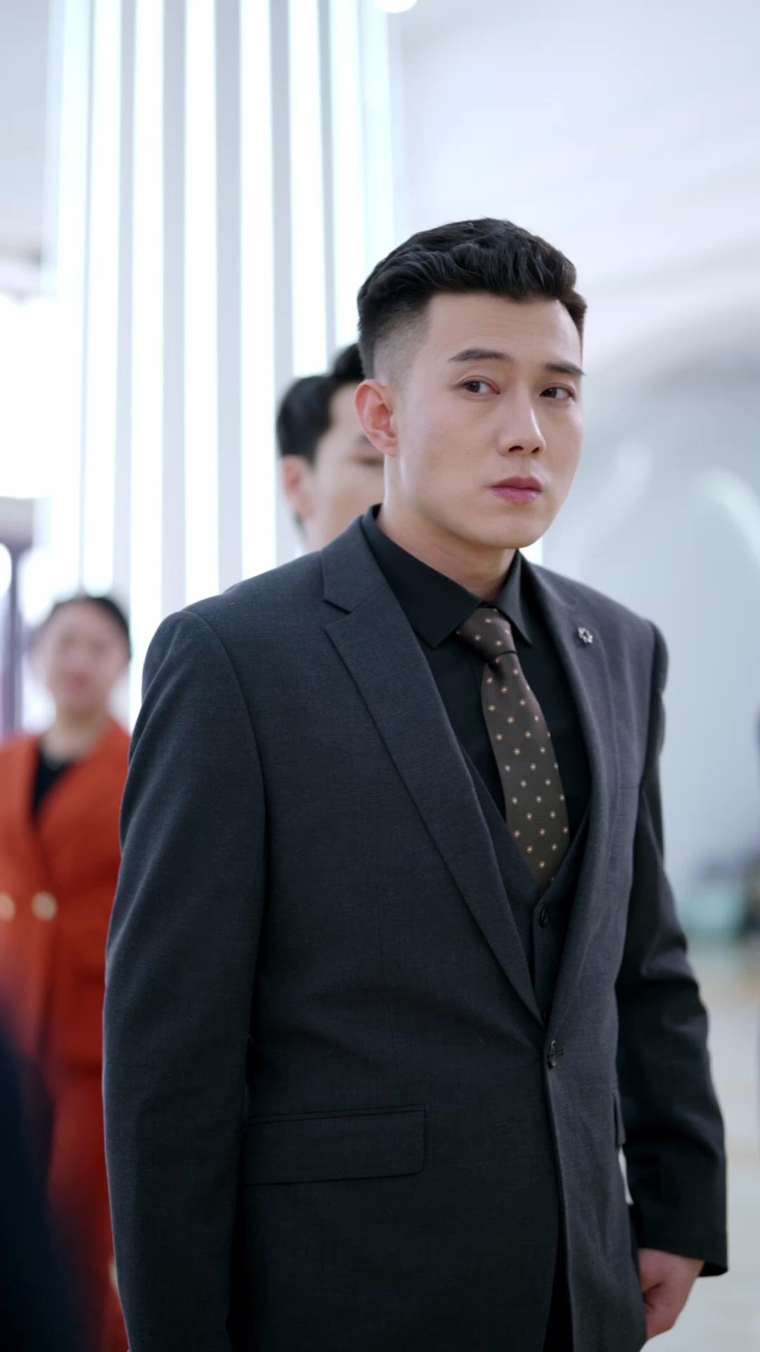 (พากย์เสียง)ลำนำรักเหมันต์, มนตร์รักโรงแรมหรู