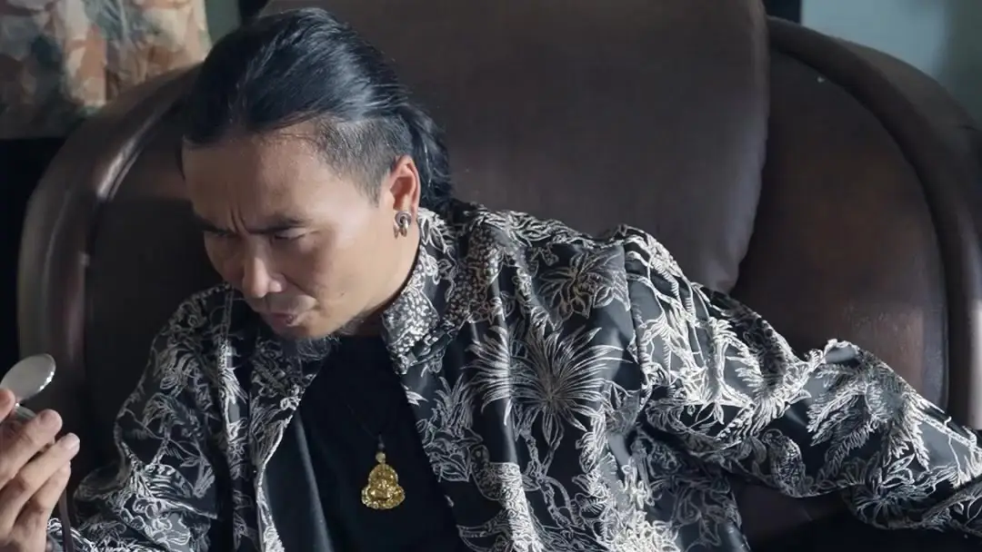 The Pocket Watch That Never Ticks