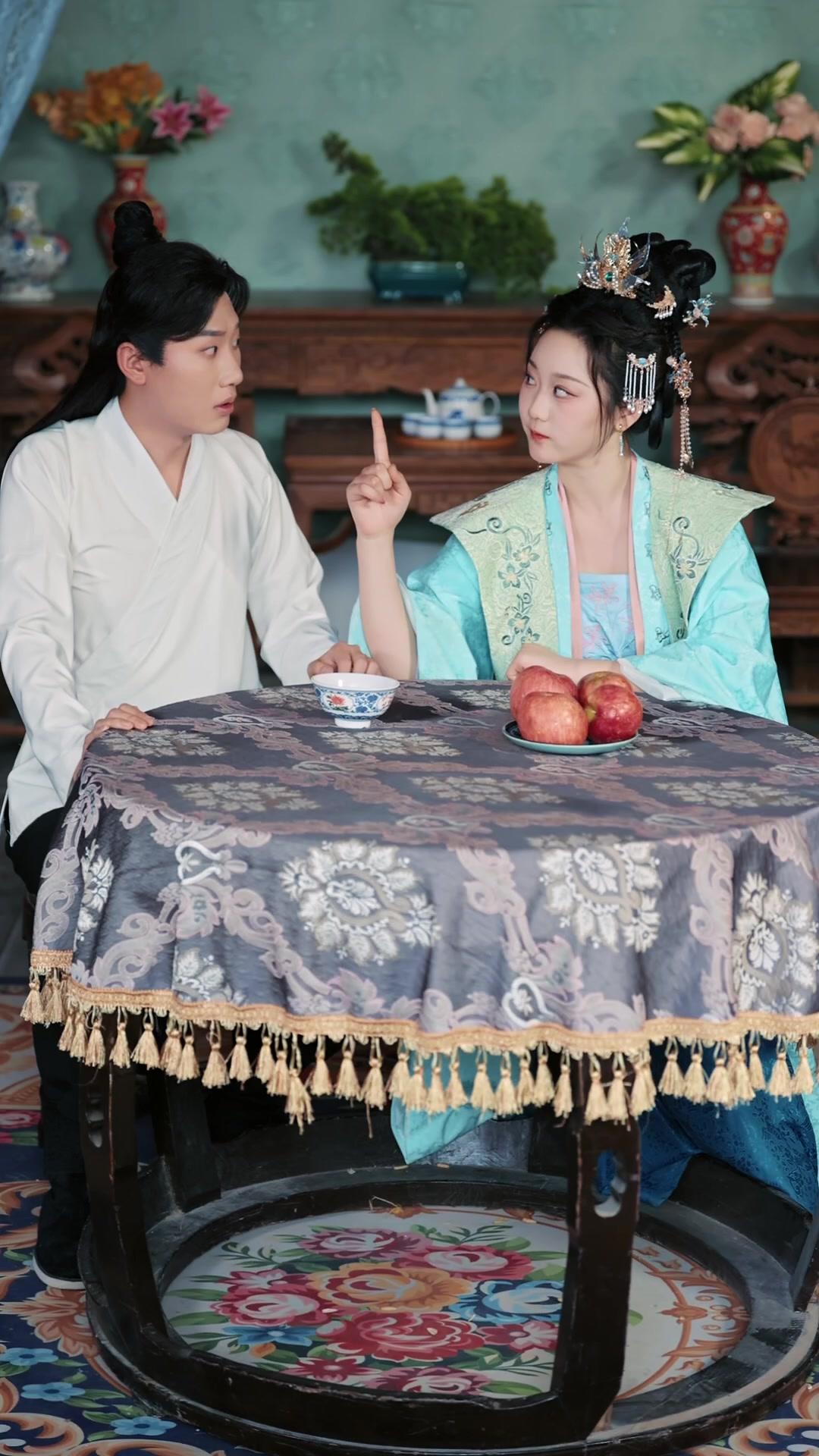  Putri Hoki Bikin Heboh Istana