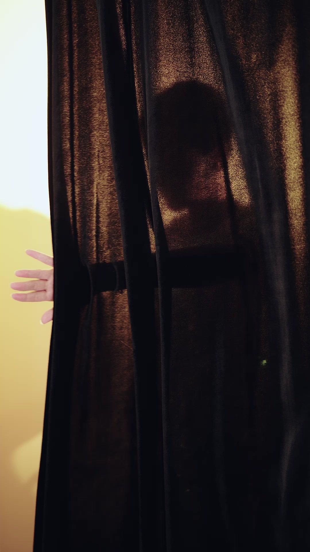 A Faxineira É Bilionária?