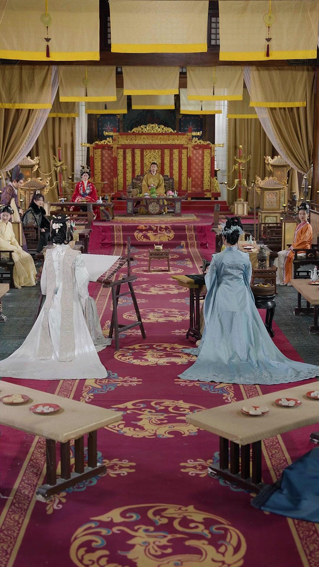 Die erste Phönix-Stickerin