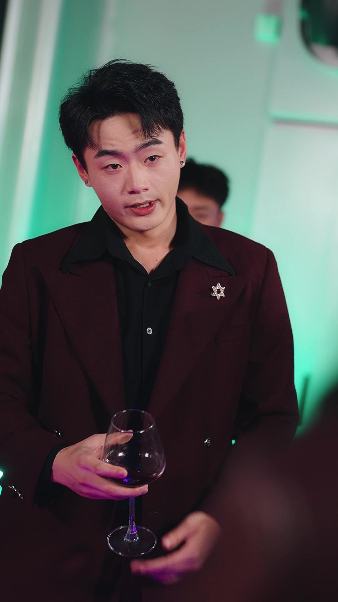 This Time, I'm Protecting My Bodyguard!